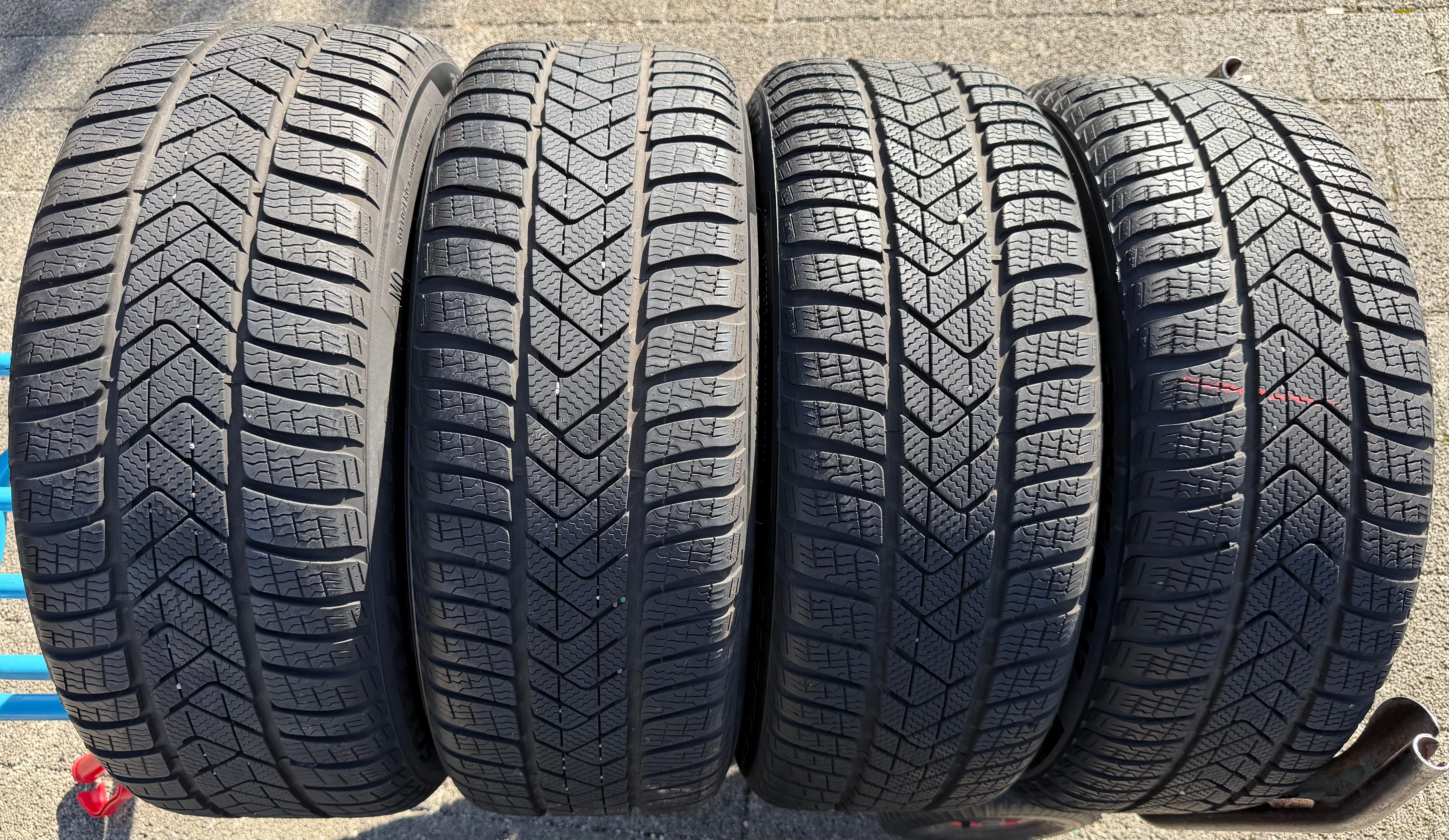 4 Original 17" Alu Winterräder Mercedes C-Klasse W206 A2064014400 2024 Pirelli