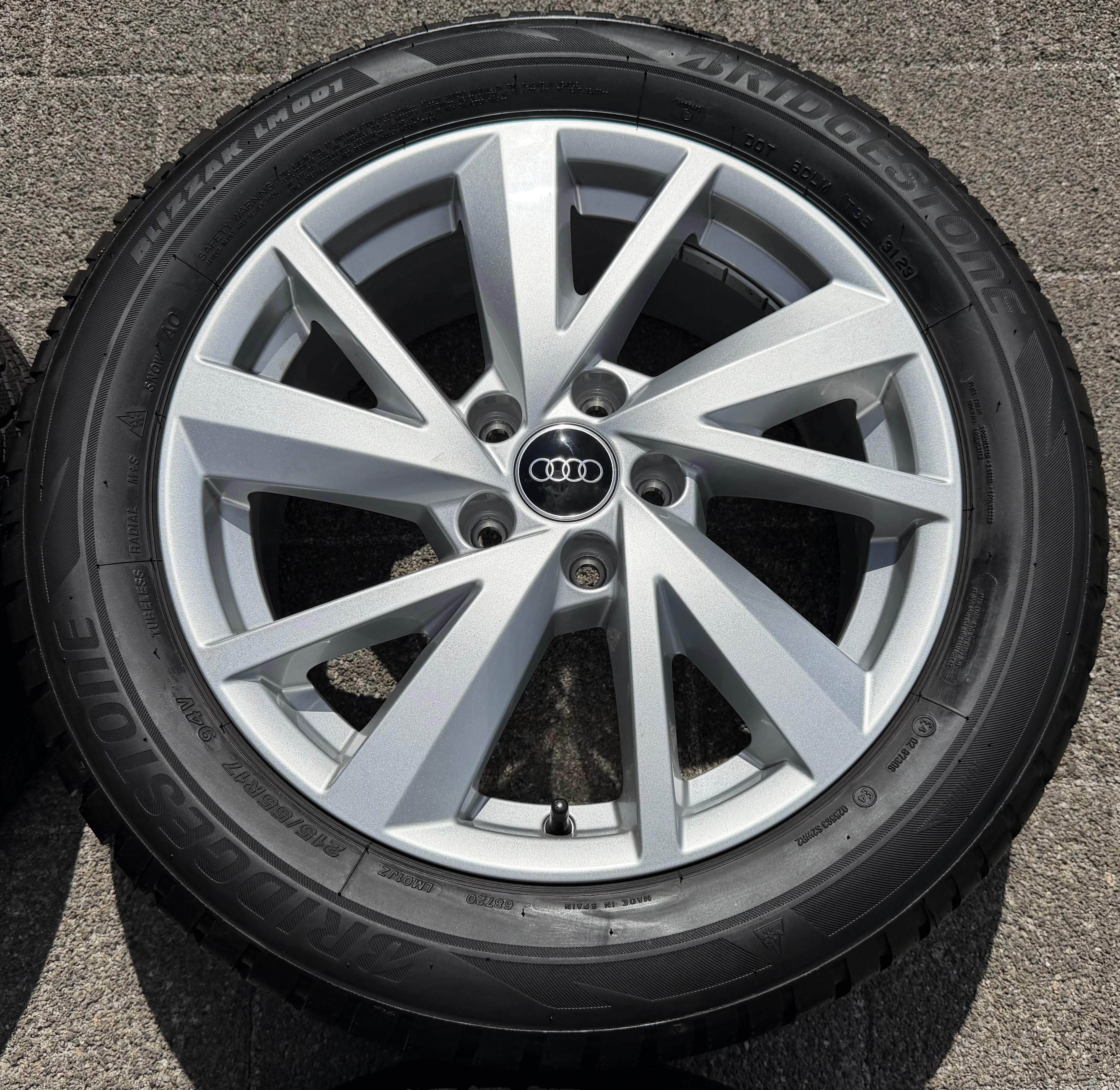 4 ruote complete in lega originali da 17" per Audi Q2 215/55R17 94V Bridgestone 2023