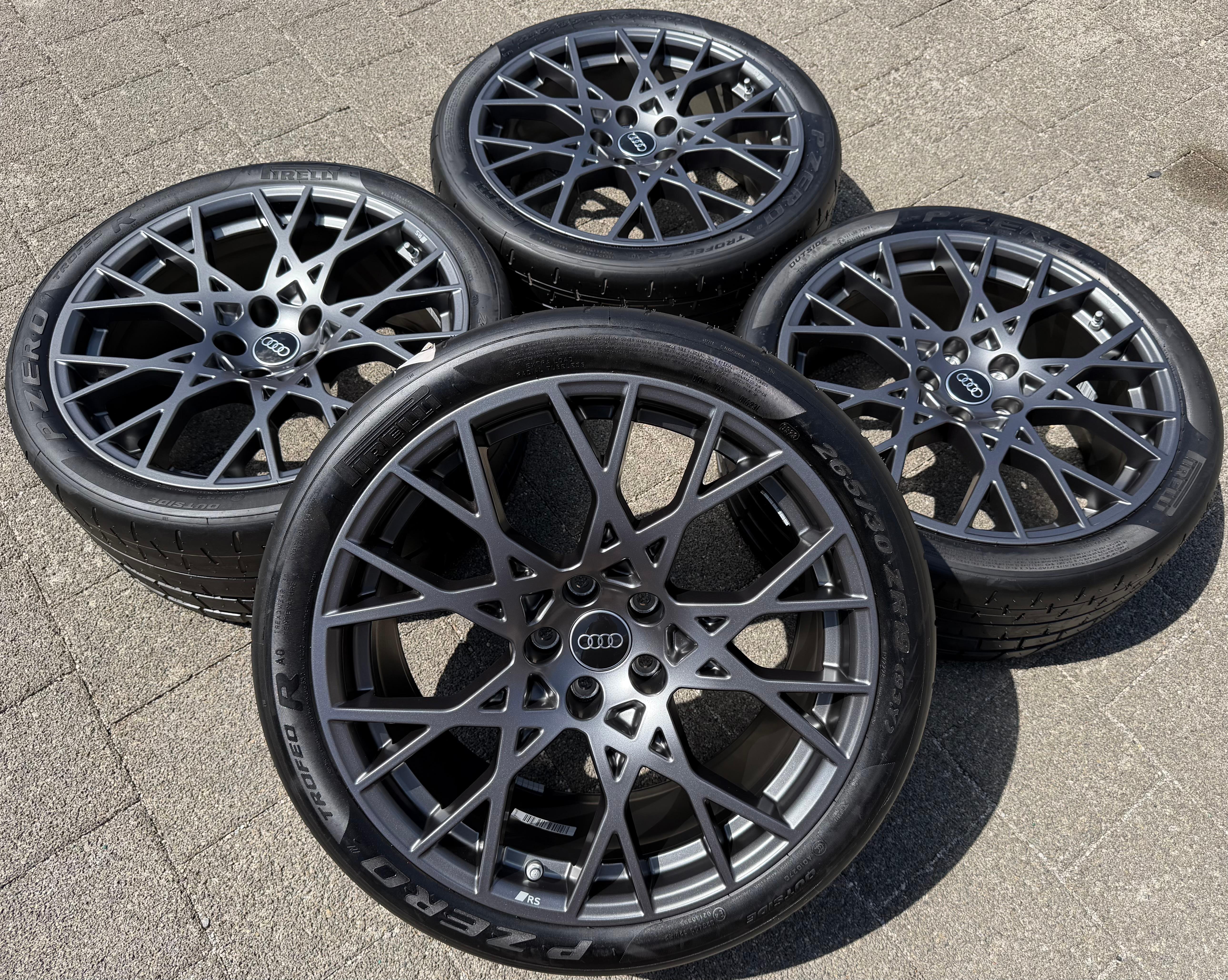 4 Original 19" Alu Sommerräder Audi RS3 8Y 8Y0601025DE 8Y0601025DD Pirelli 2023