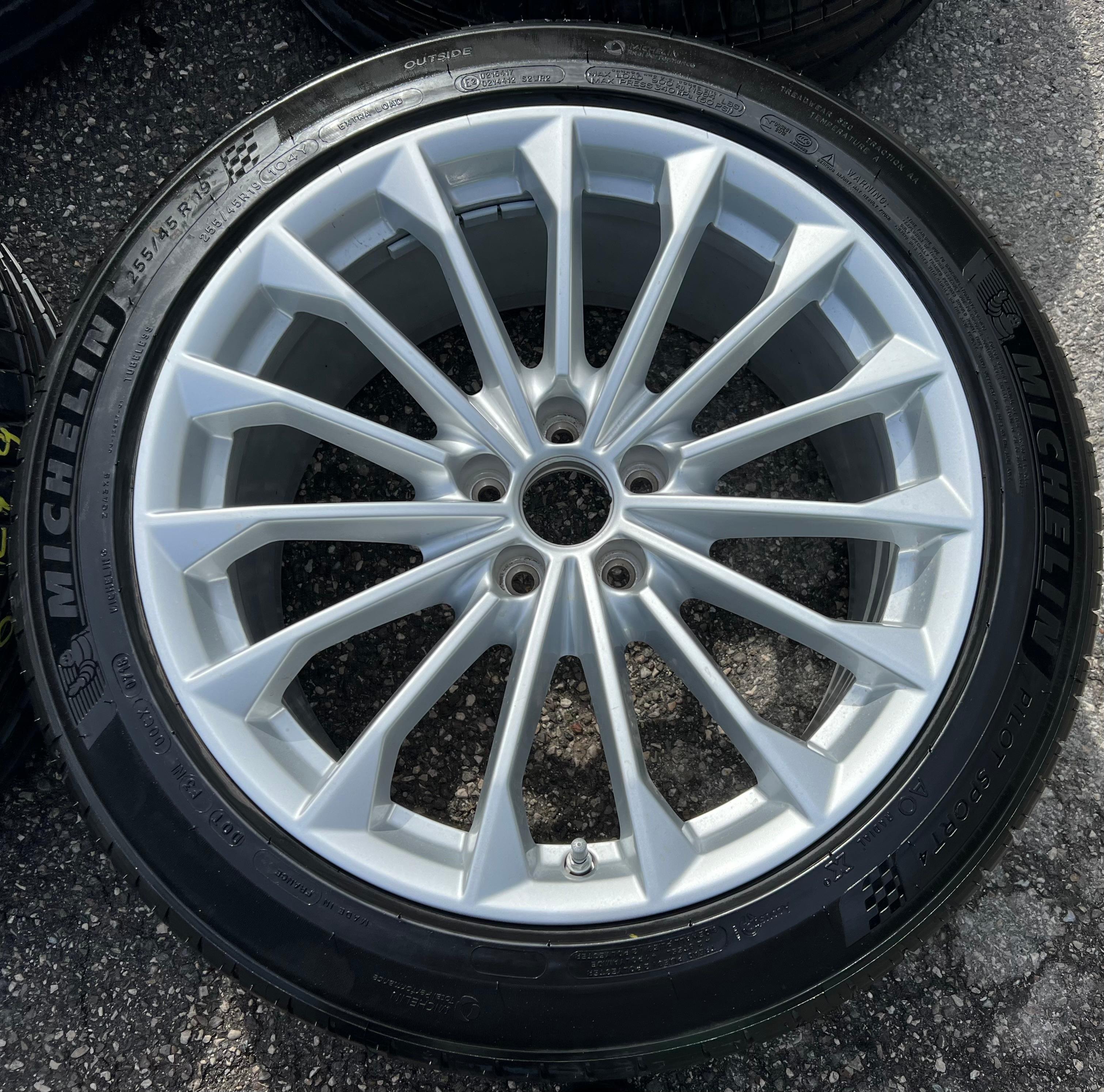 4 ORIGINAL 19" ALU SOMMERRÄDER AUDI A8 4N 255/45R19 104Y 4N0601025B TOP FREIHAUS