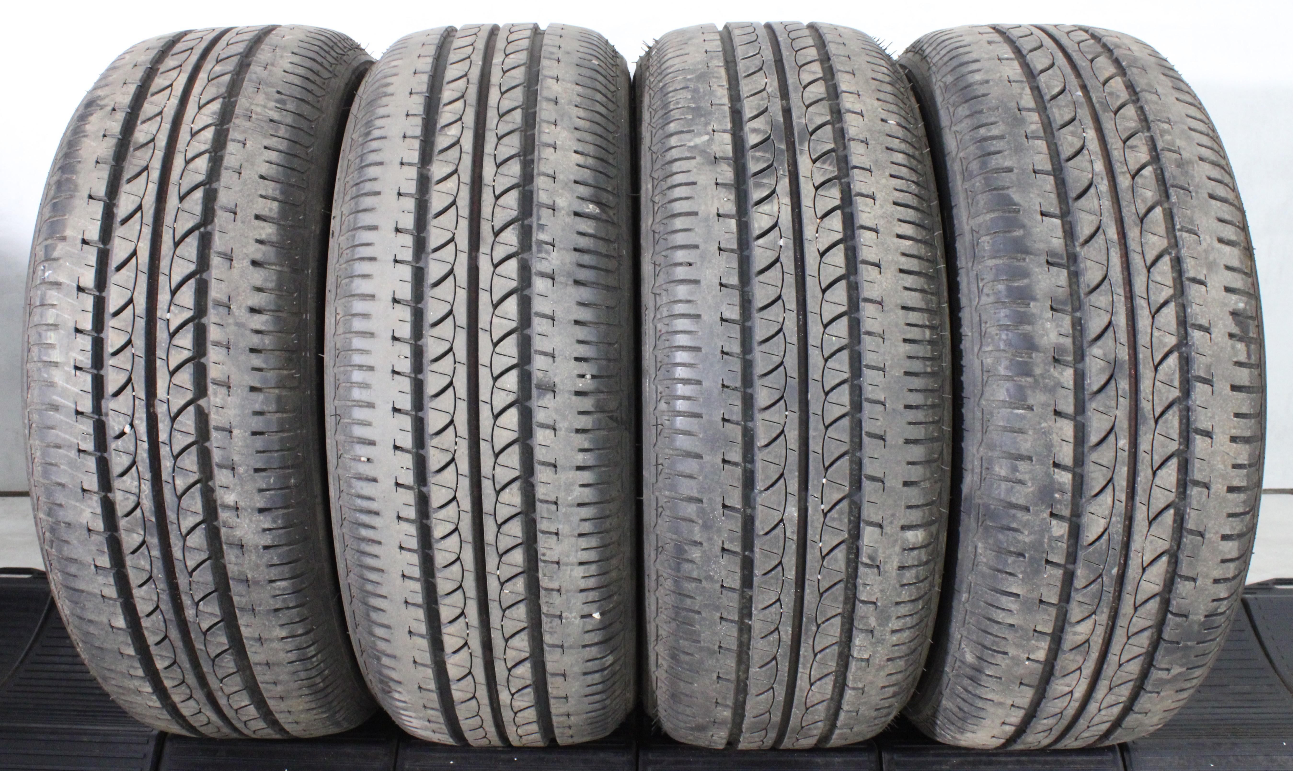 4 neumáticos de verano Bridgestone B250, 195/55R15 85H, 2x6 mm/2x6,5-7 mm, 1 de 2010 y 3 de 2011
