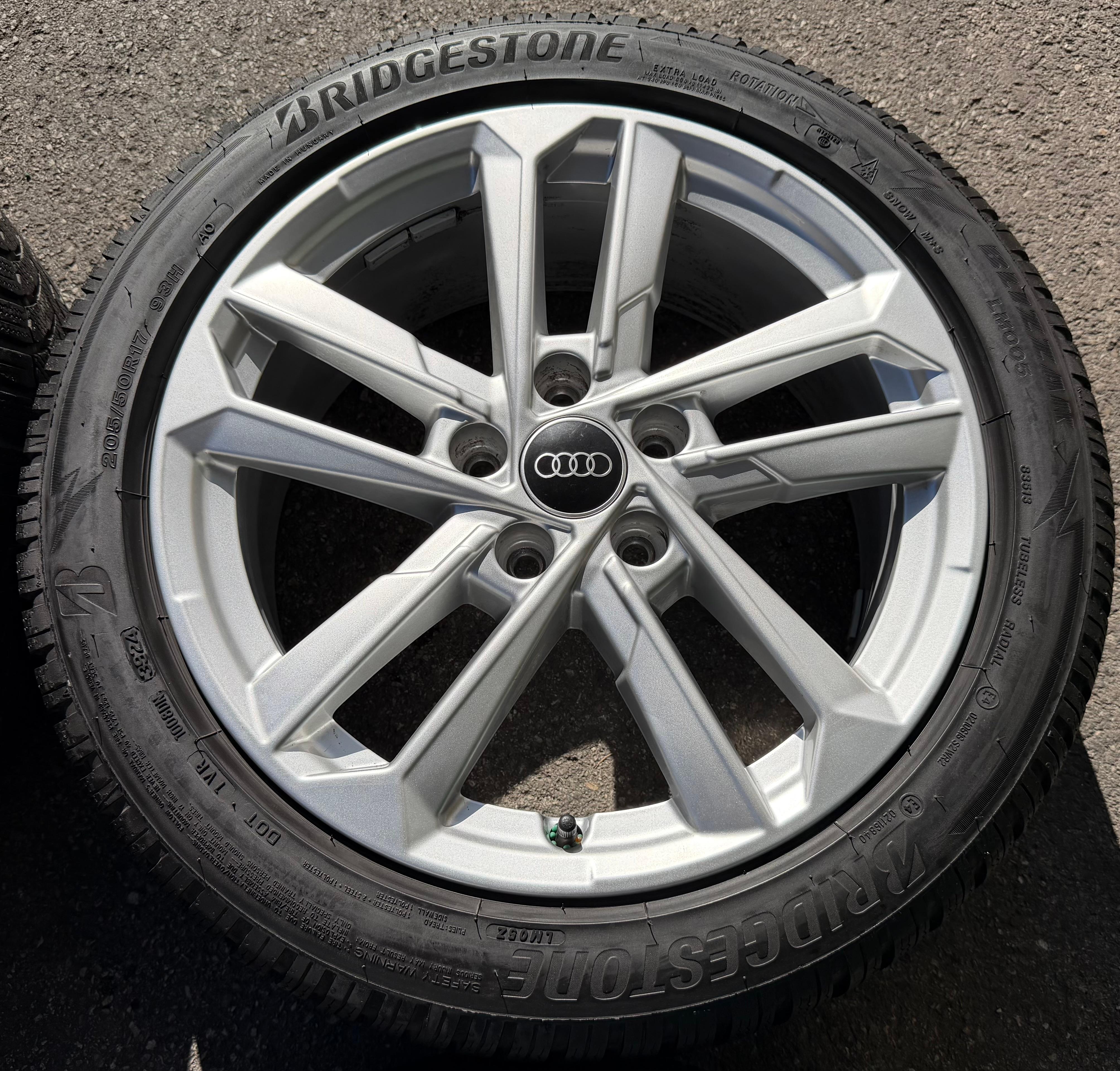 4 ruedas de invierno de aleación originales de 17" para Audi A3 S3 8Y 8Y0601025L 205/50R17 93H Bridgestone 2022