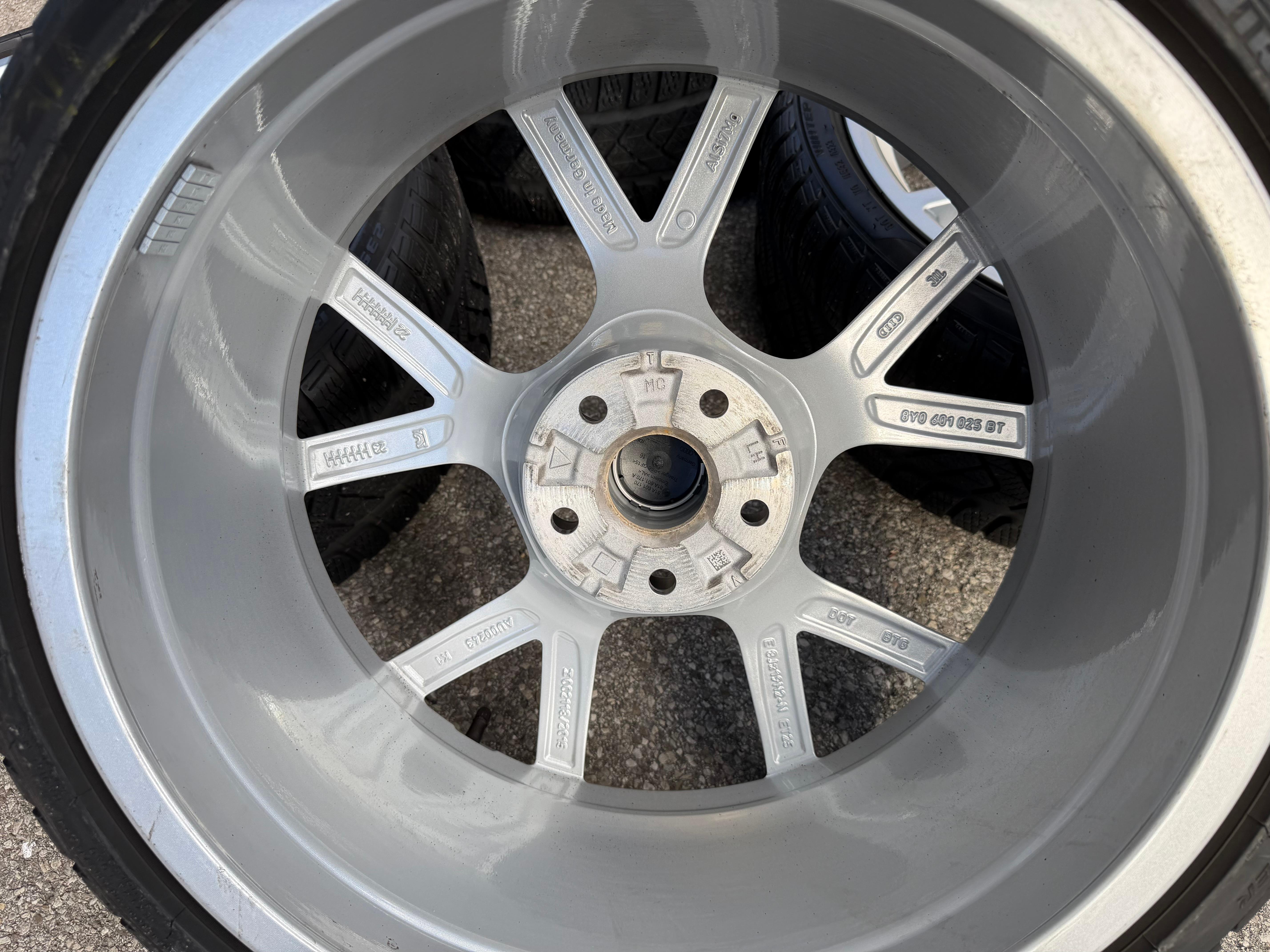 4 ruedas de invierno de aluminio originales de 19" para Audi RS3 8Y 8Y0601025BT 235/35R19 91V PIRELLI