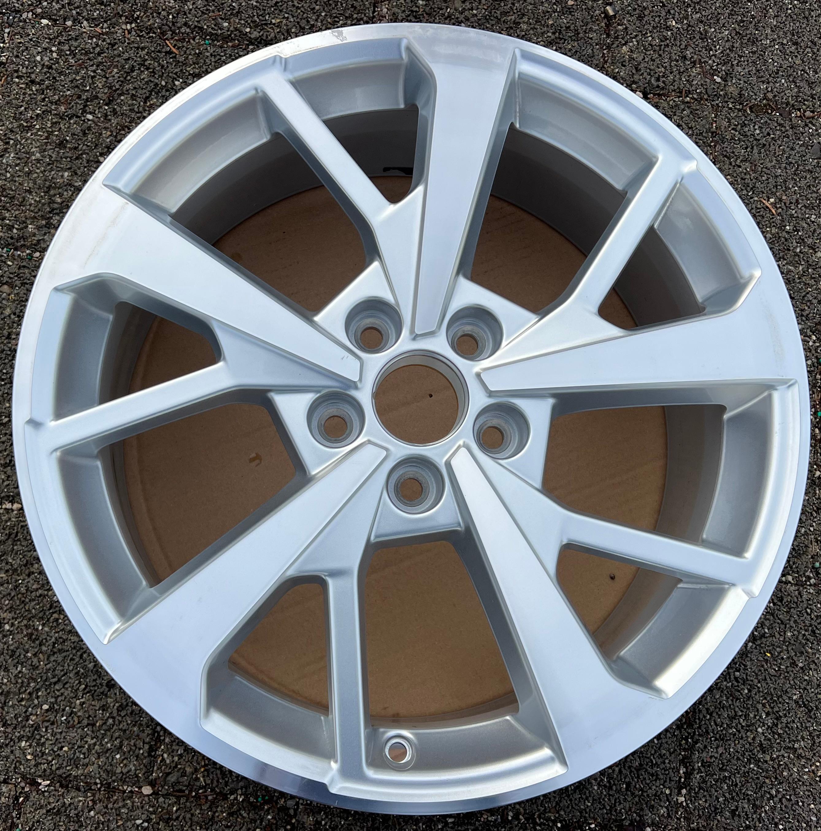 1 X ORIGINAL 18" ALUFELGE AUDI Q3 F3 83A601025J 7x18 ET43 FELGE FREIHAUS