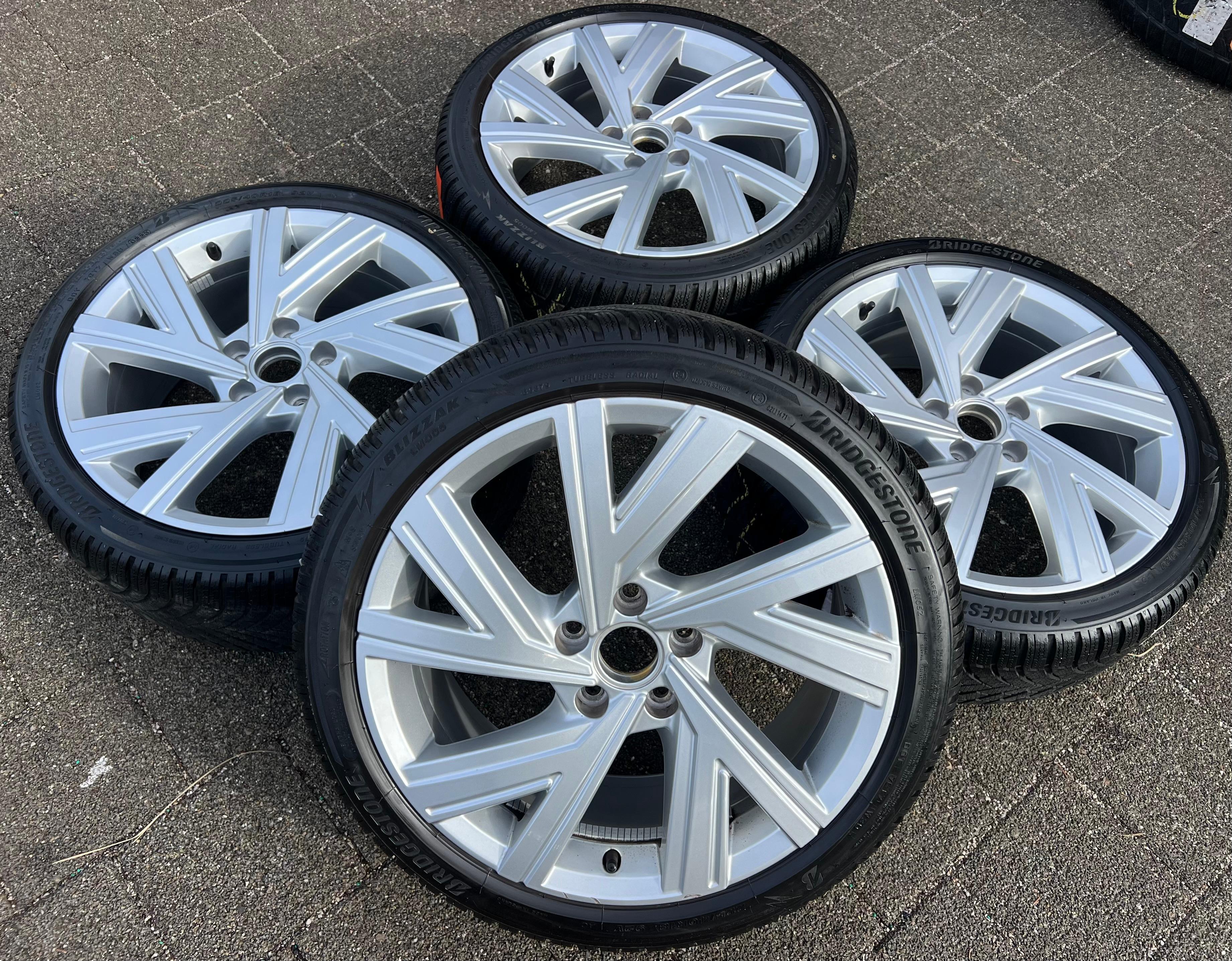 4 ORIGINAL 18" ALU WINTERRÄDER VW GOLF VIII 8 BERGAMO 5H0601025A 225/40R18 92V