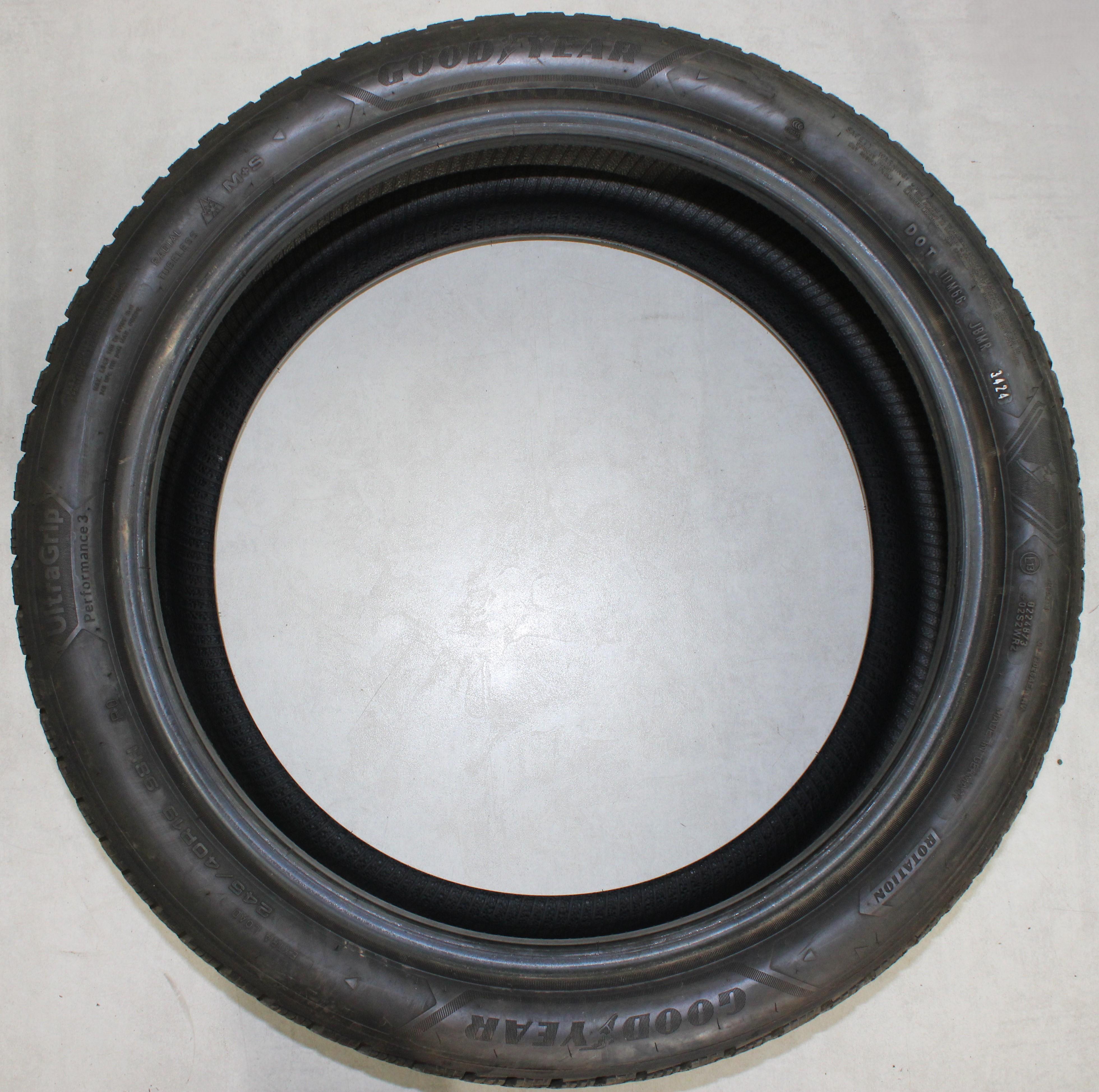 1 x 245/40R19 98H Winterreifen Goodyear Ultra Grip Performance 3 R0 6-6,5mm 2024 XL