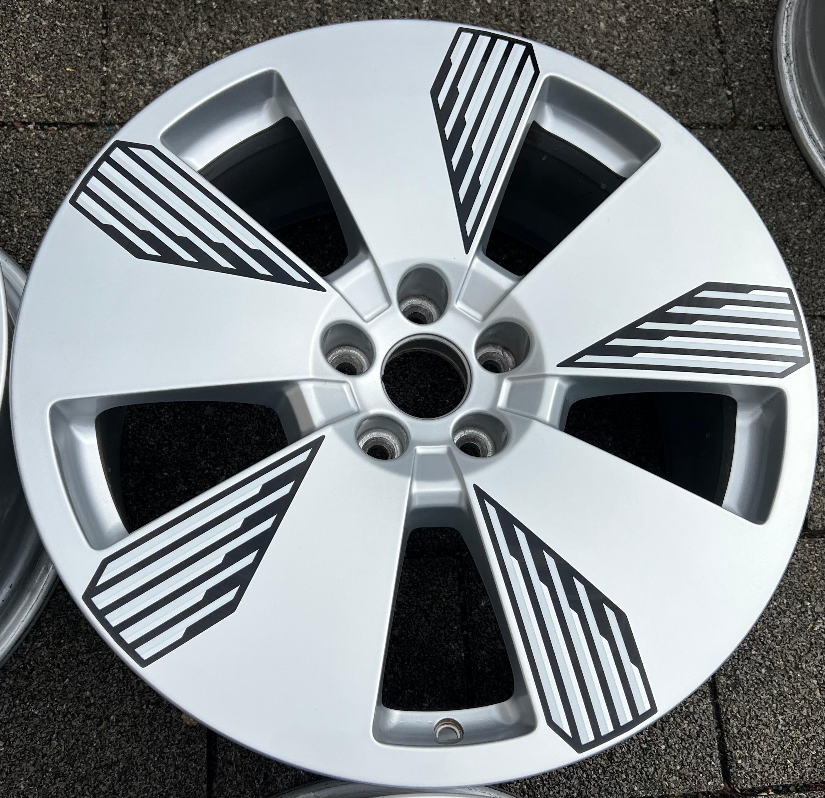 4 ORIGINAL 19" ALUFELGEN AUDI E-TRON GEN 8,5x19 ET36 4KE601025Q FREIHAUS