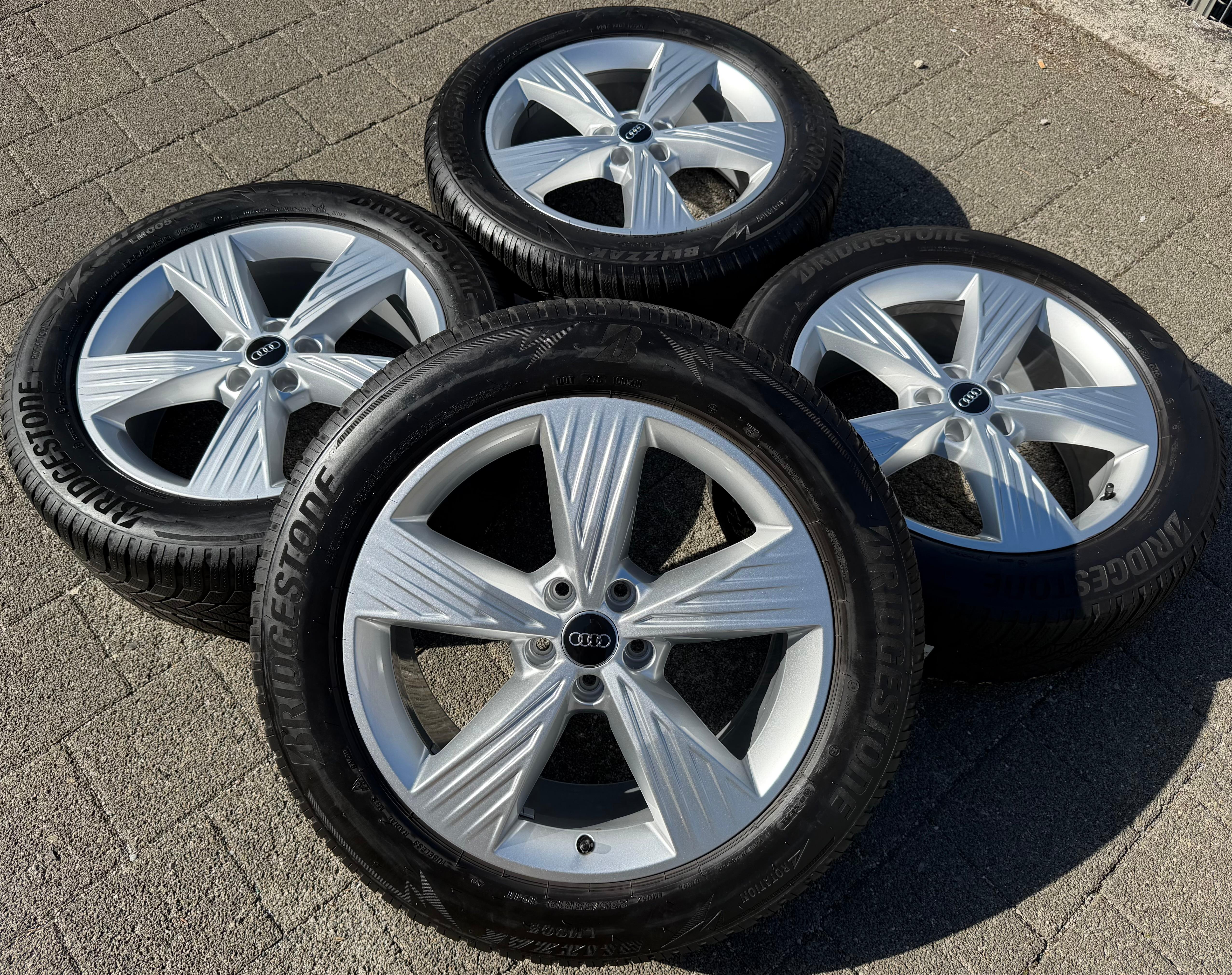 4 CERCHI IN LEGA ORIGINALI DA 19" PER AUDI Q4 E-TRON 89A601025B 8x19 ET45, SPEDIZIONE GRATUITA
