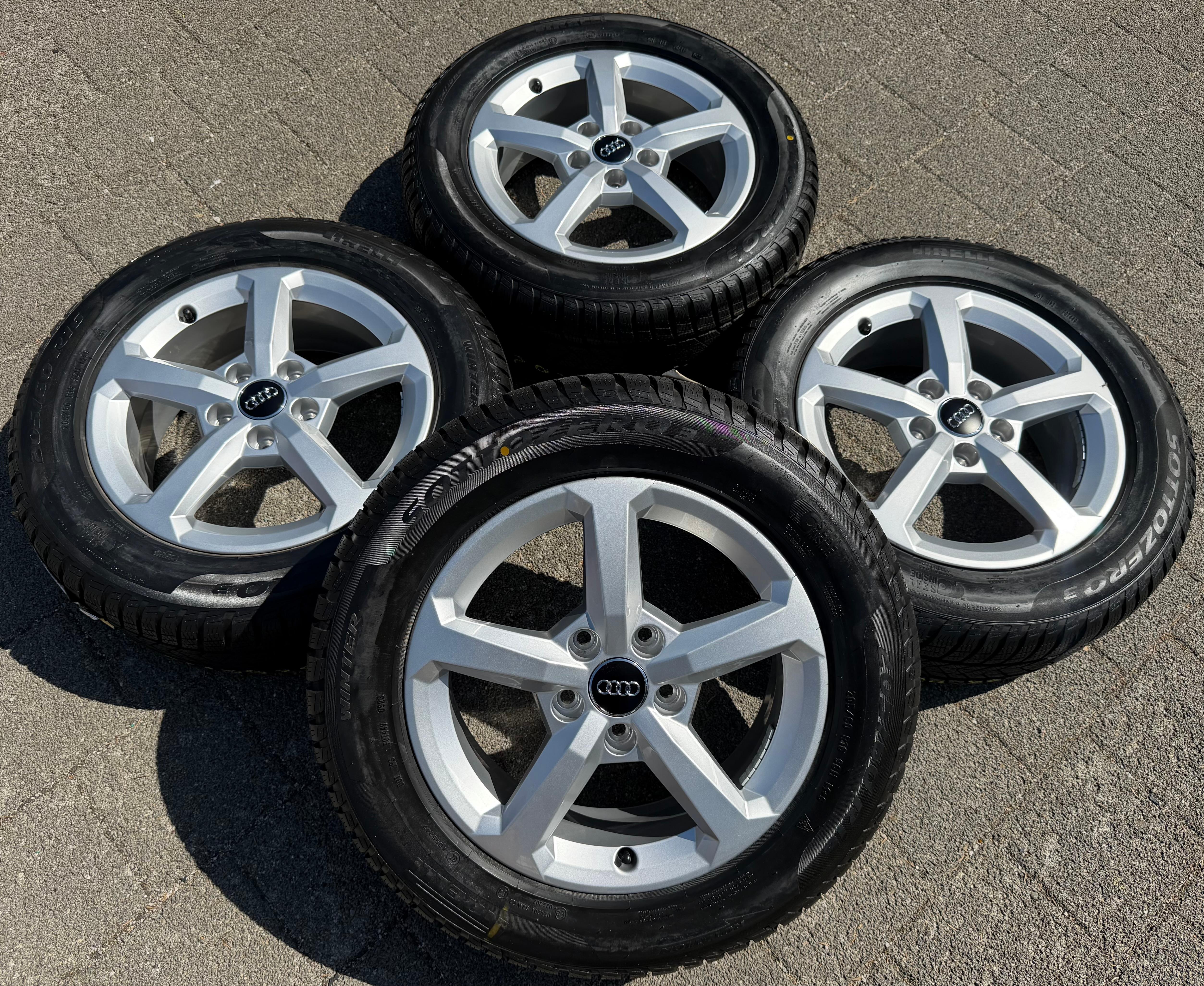 4 jantes d'hiver d'origine en aluminium 16" pour Audi Q2, 205/60R16 96H, Pirelli 81A071496A, 2023, NEUVES