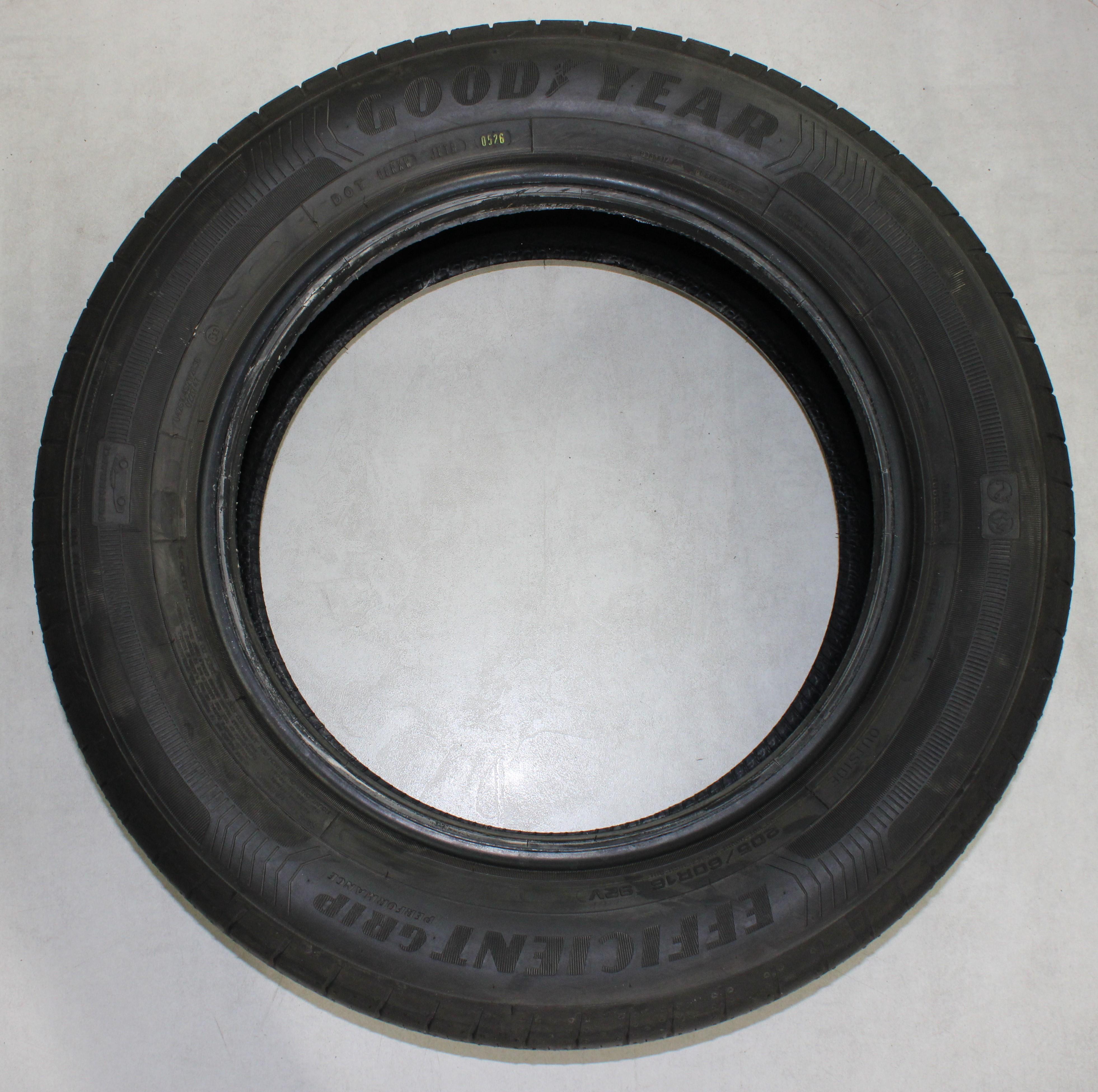 4 x 205/60R16 92V pneus été Goodyear Efficient Grip Performance Profil complet 2026
