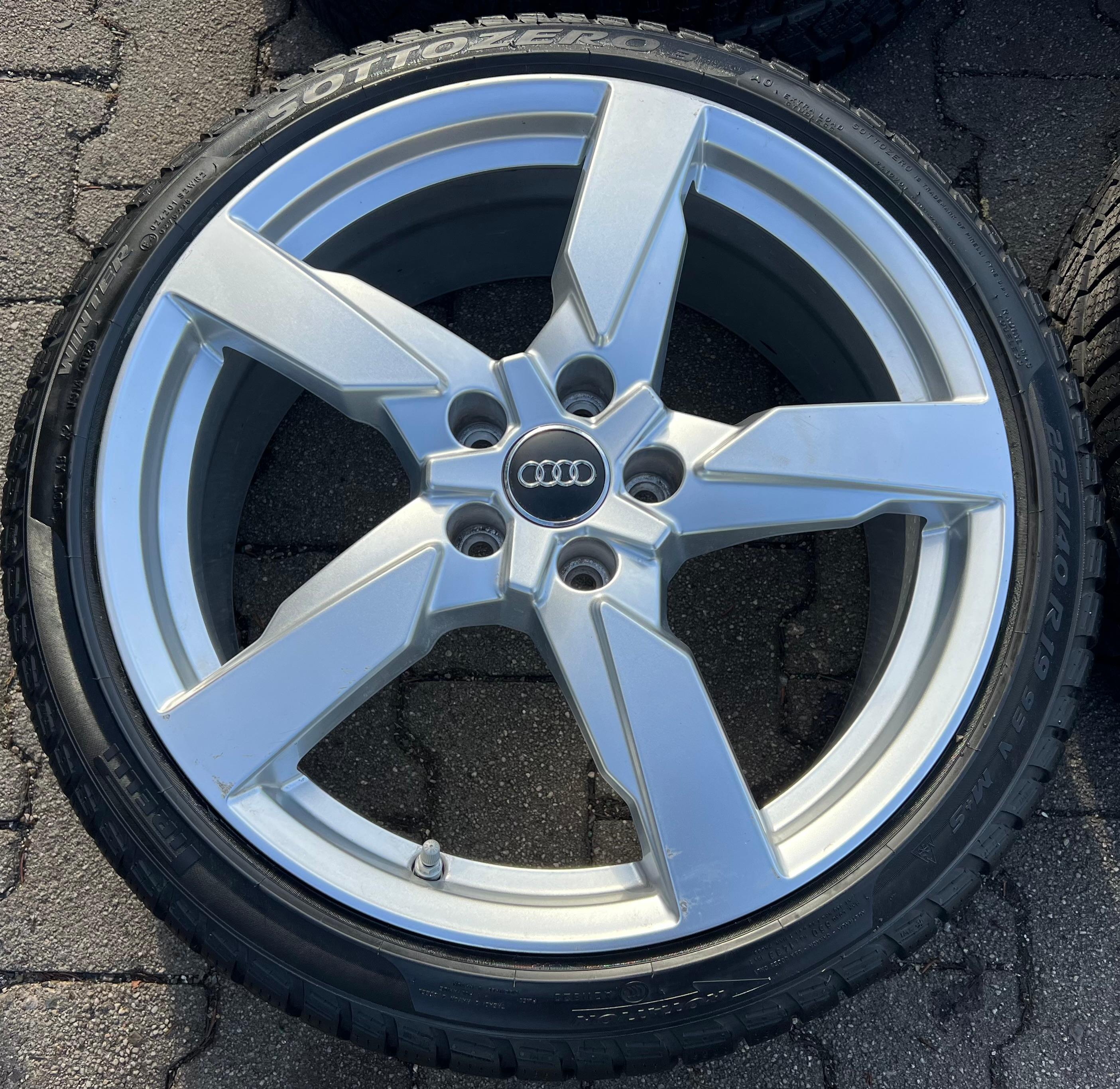 4 ORIGINAL 19" ALU WINTERRÄDER AUDI TT TTS 8S 8S0601025AG 225/40R19 93V PIRELLI