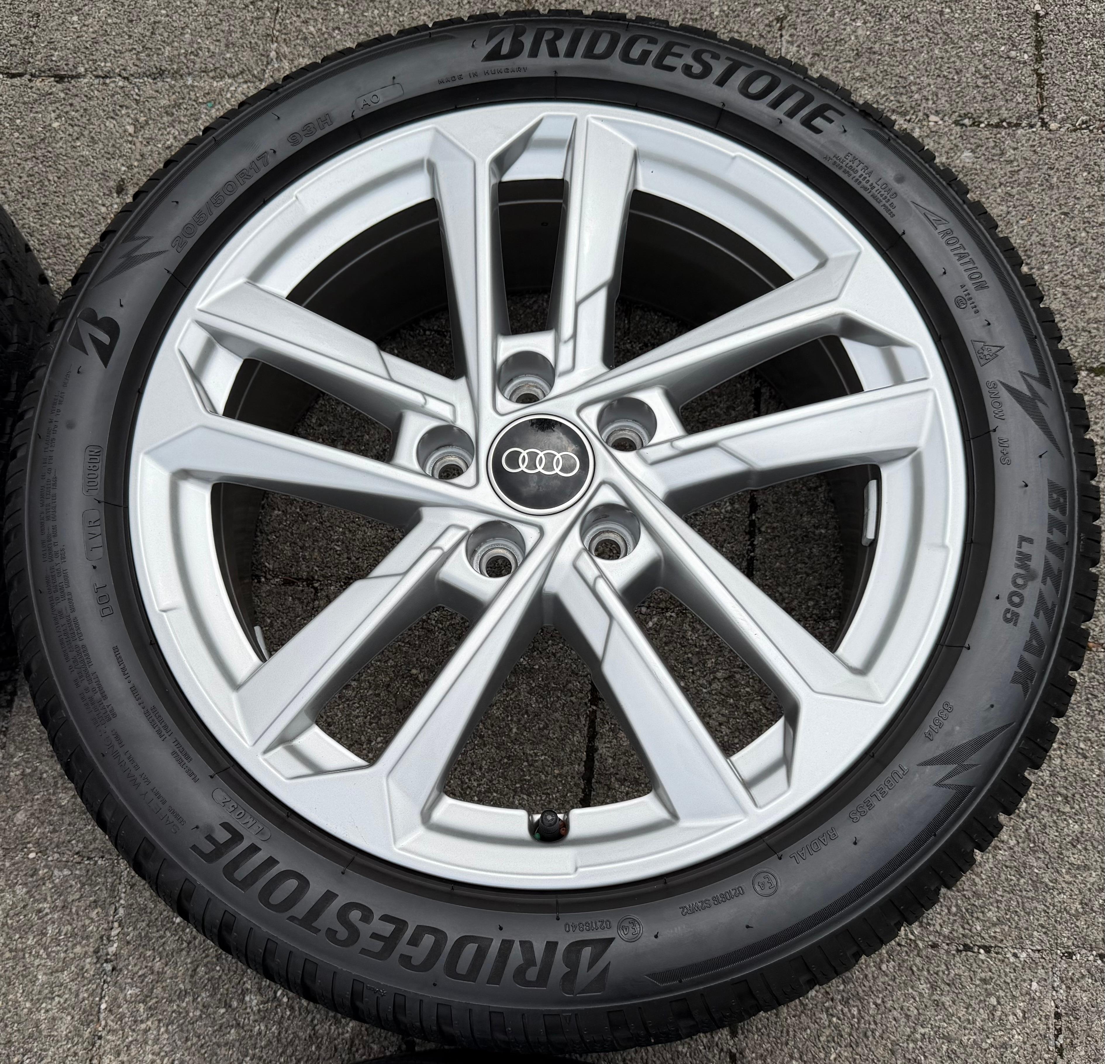4 Original 17" Alu Winterräder Audi A3 S3 8Y 8Y0601025DH 205/50R17 93H Bridgestone