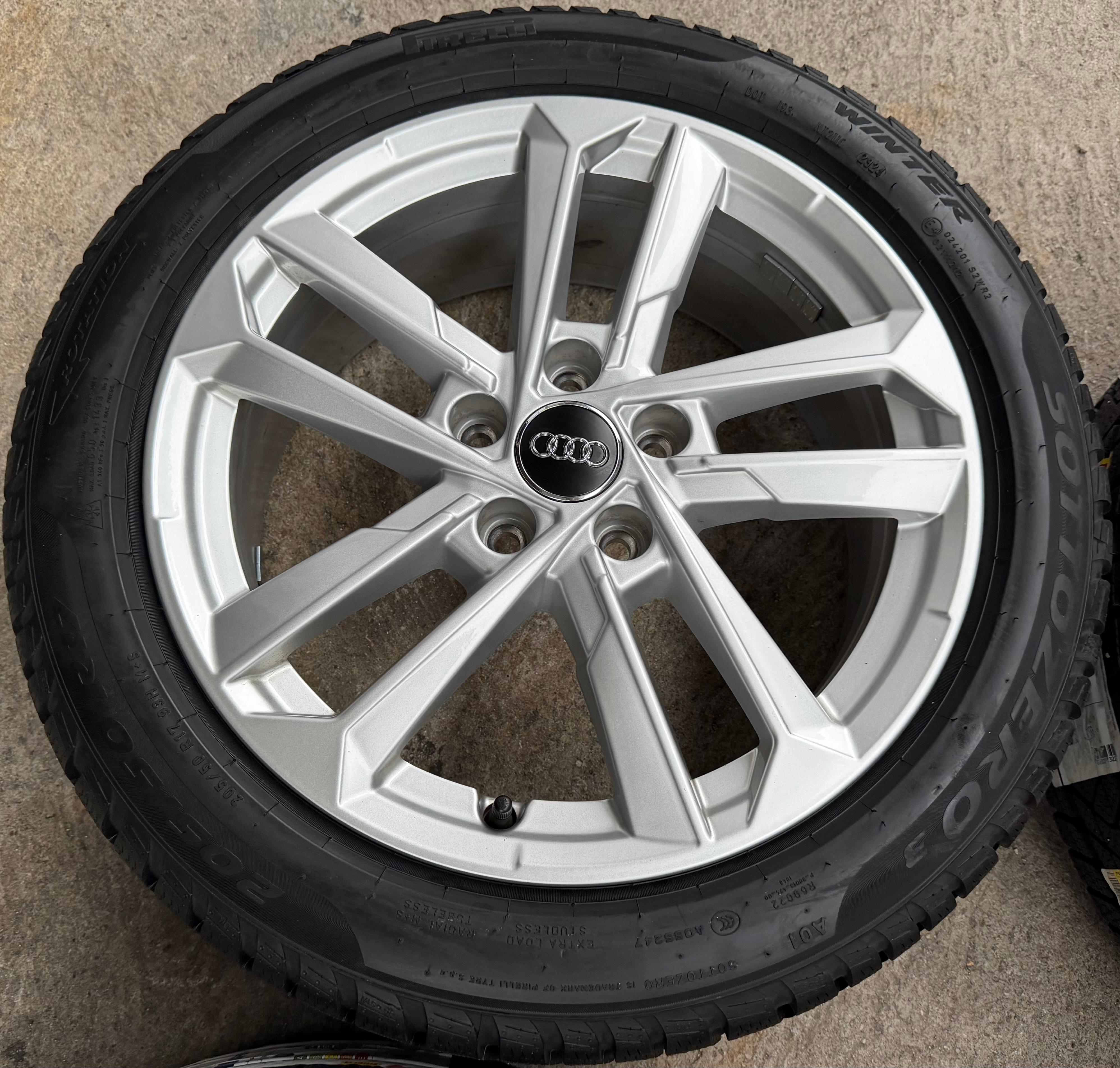 4 Original 17" Alu Winterräder Audi A3 S3 8Y 8Y0601025L 205/50R17 93H Pirelli