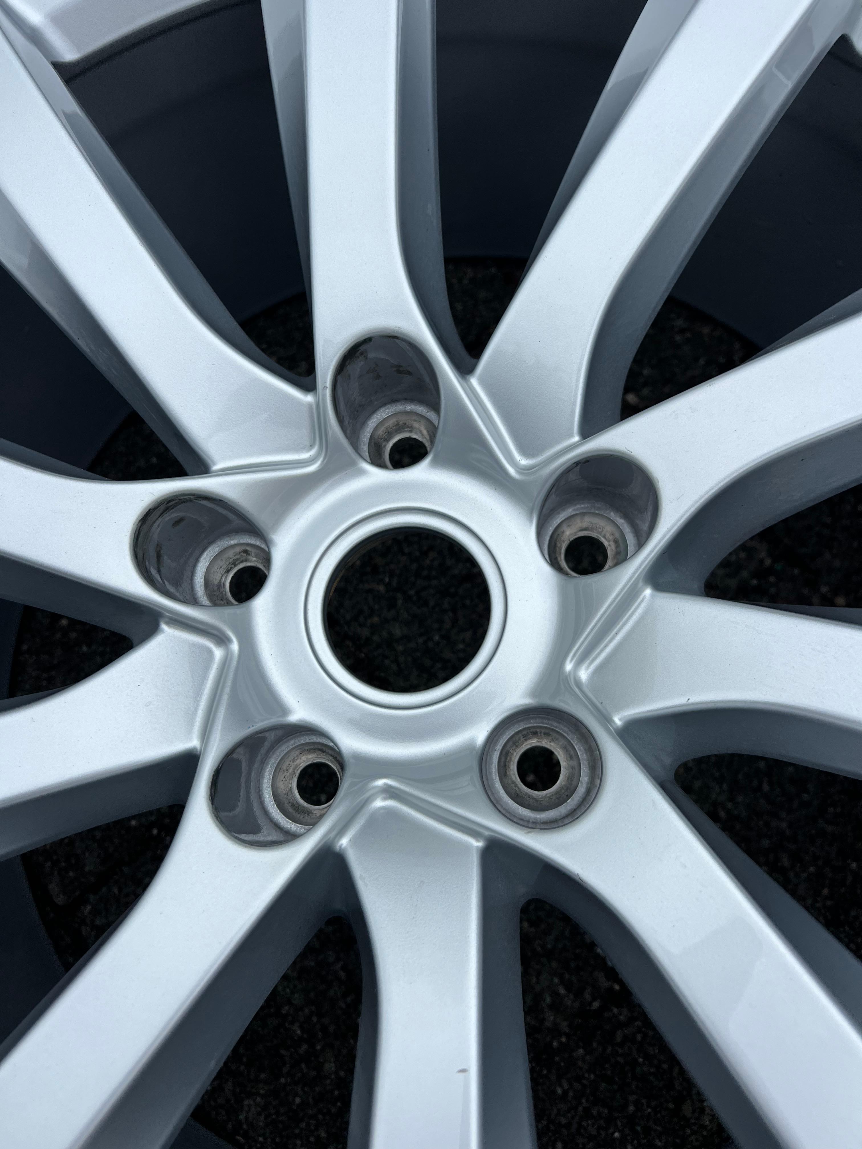4 RUOTE ORIGINALI IN ALLUMINIO DA 20" BENTLEY BENTAYGA 36A601025A 9x20 ET28 FREEHOUSE