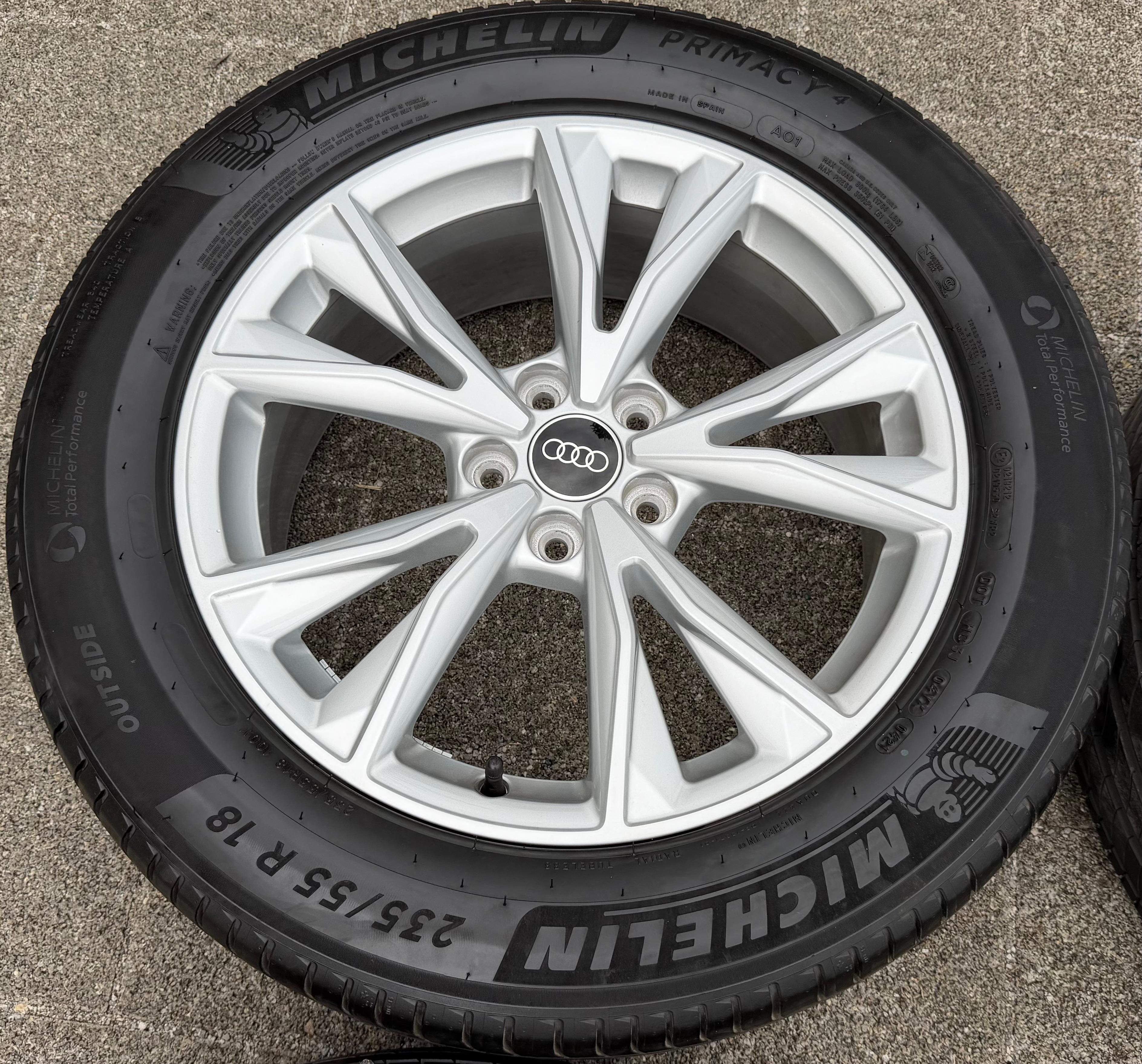 4 Original 18" Alu Sommerräder Audi Q3 F3 83A 83A601025H 235/55R18 100V Michelin