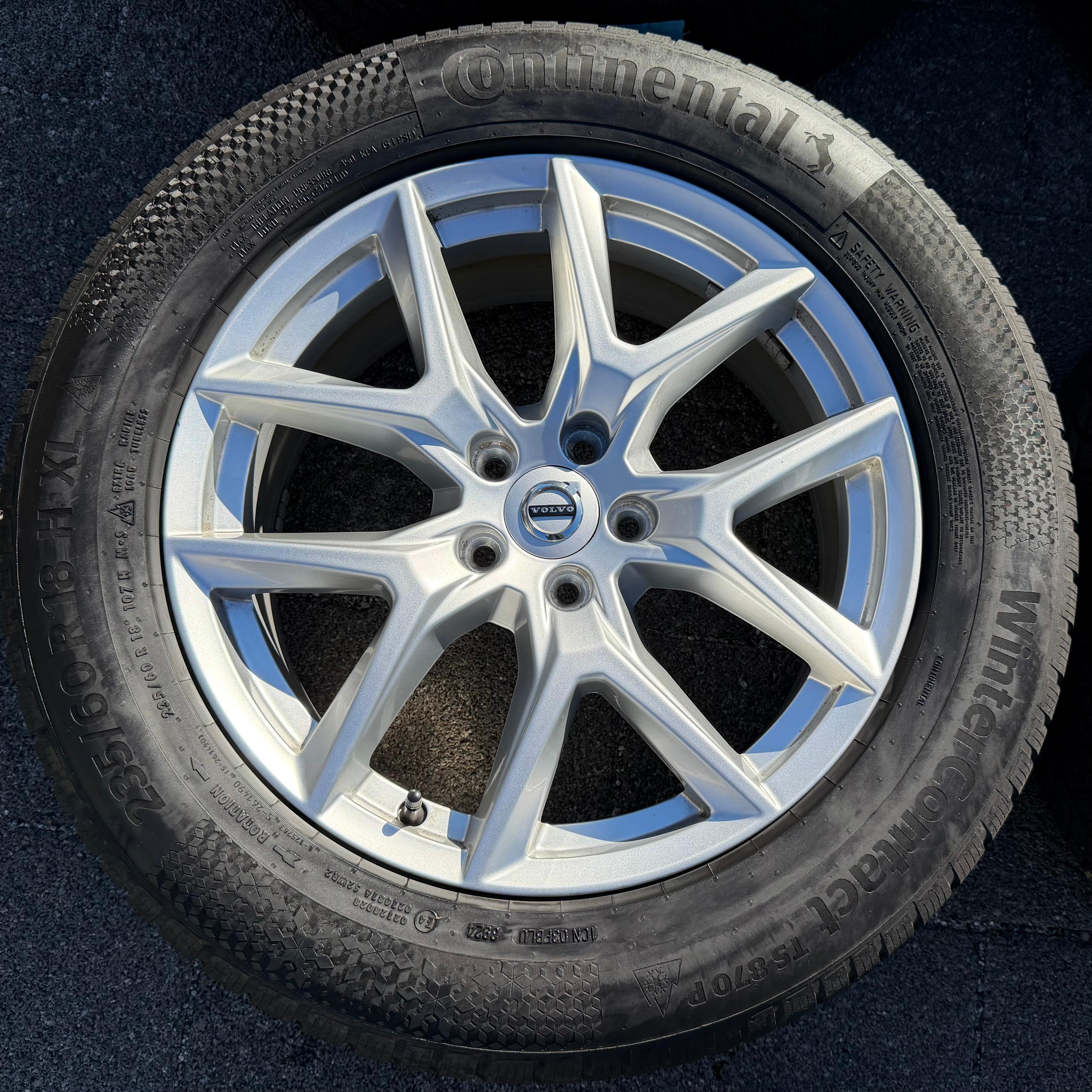 4 ruedas de invierno de aleación originales de 18" Volvo XC60 II 31423851 235/60R18 107H Continental 2025