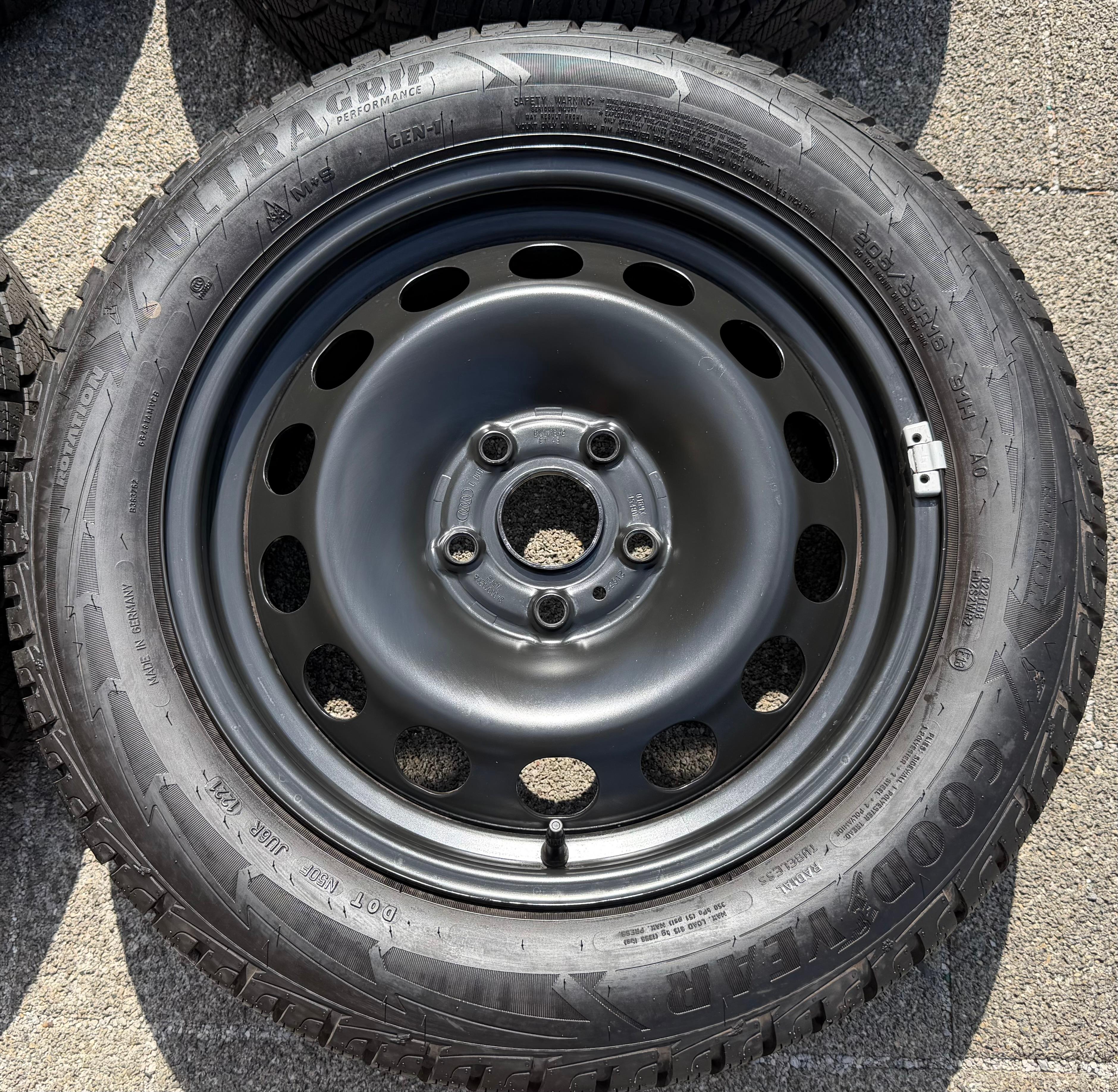 4 Winterräder Audi A3 8V Sportback Cabrio  205/55R16 91H Goodyear 8V0601027A 2021