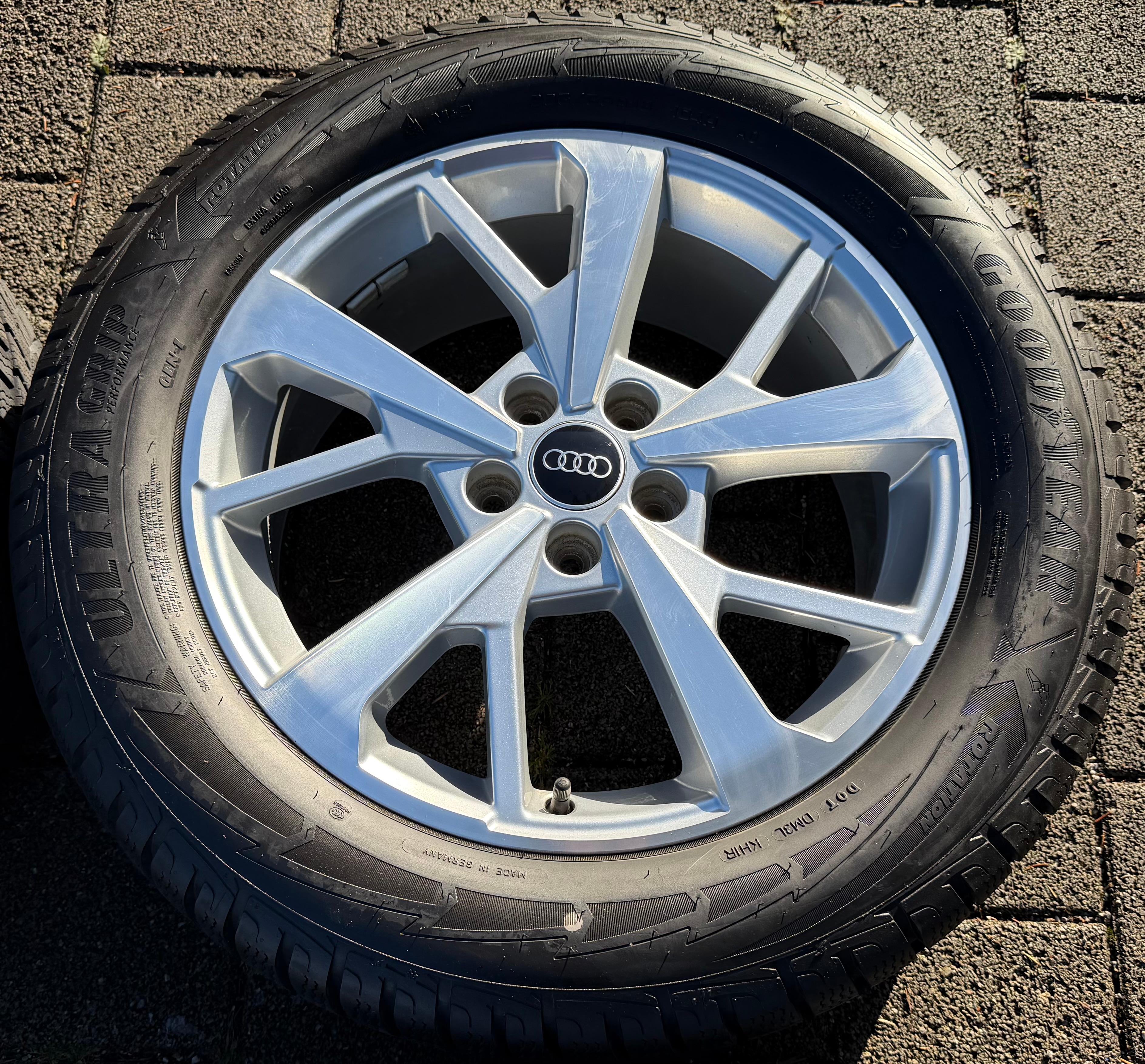 4 Original 18" Alu Winterräder Audi Q3 F3 83A 83A601025J 235/55R18 104H Goodyear
