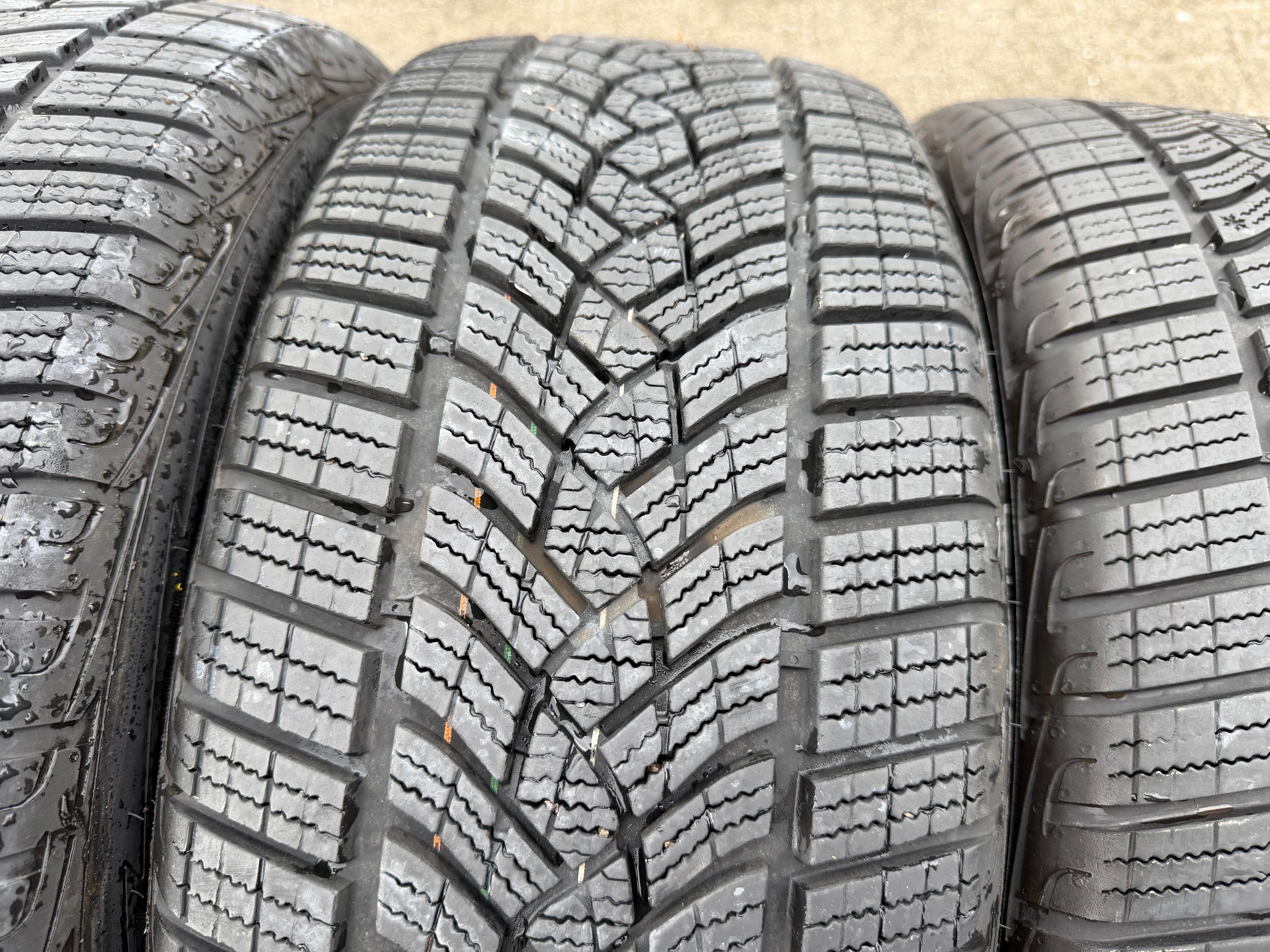 4 Original 17" Alu Winterräder Mercedes C-Klasse W206 A2064014400 2024 Goodyear