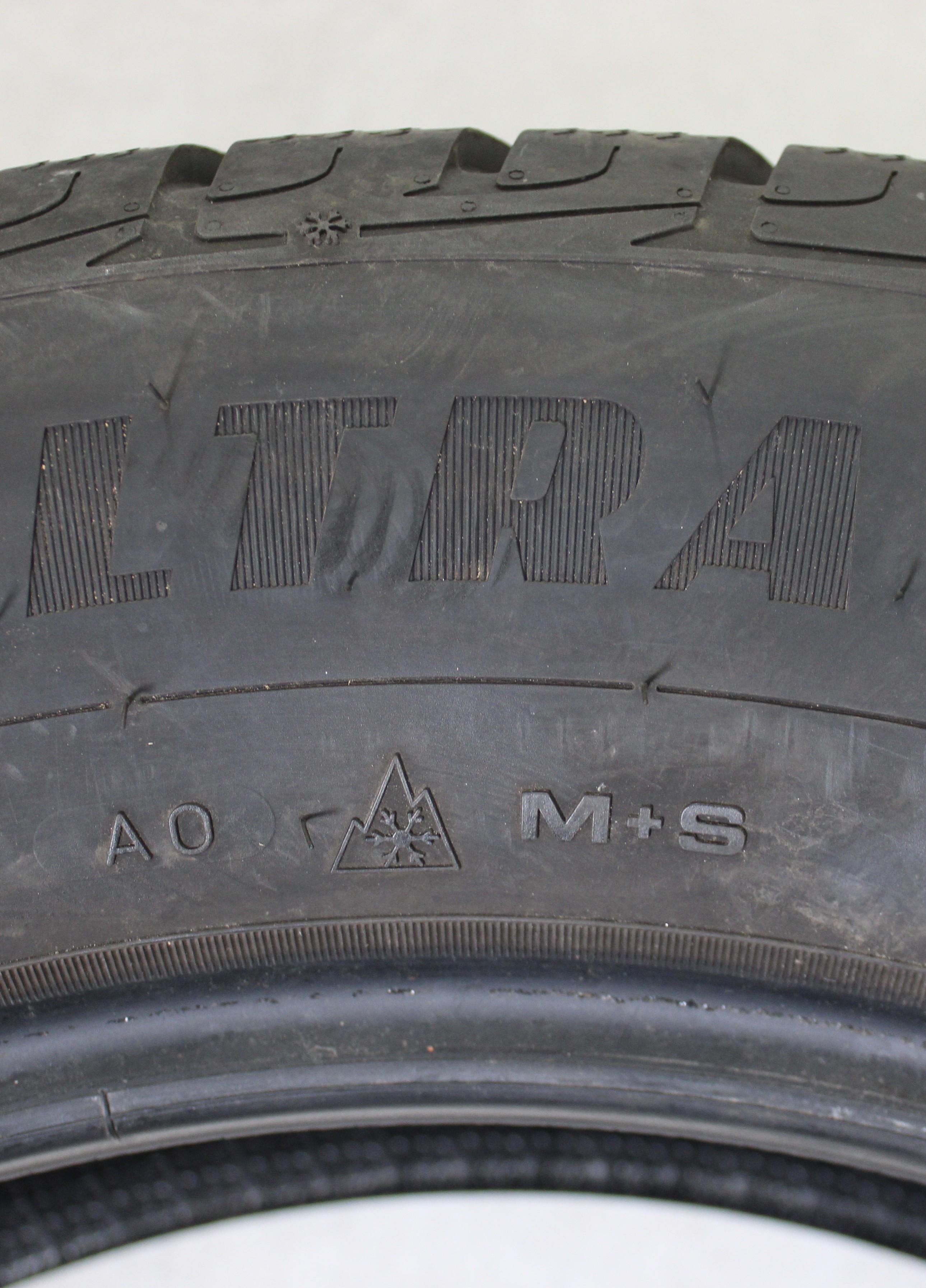 2 x 255/55R19 111H pneumatici invernali Goodyear Ultra Grip Performance GEN-1 AO 6,5mm 2018