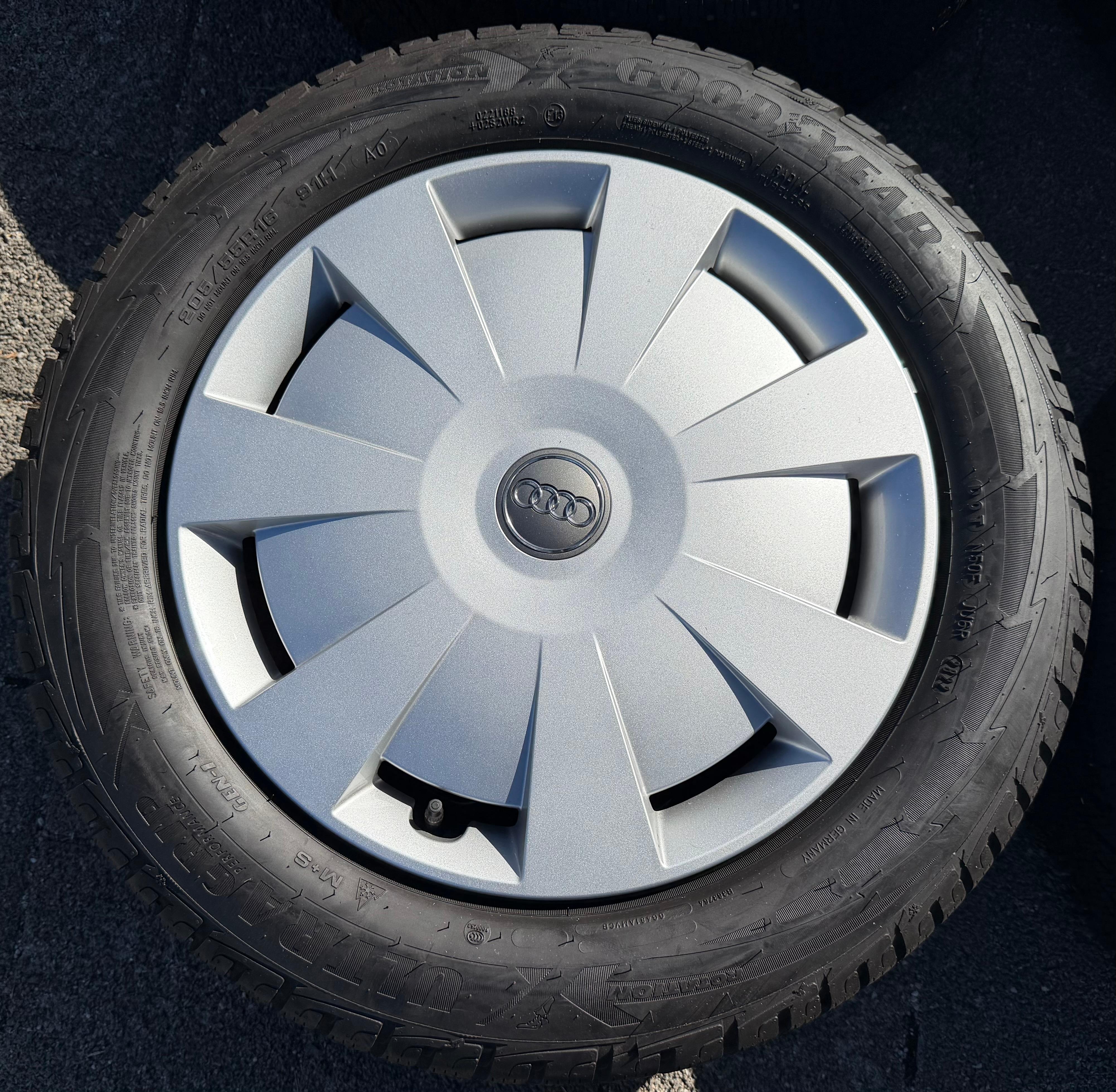 4 ruedas de invierno Audi A3 8V Sportback Cabrio 205/55R16 91H Goodyear 8V0601027A 2022