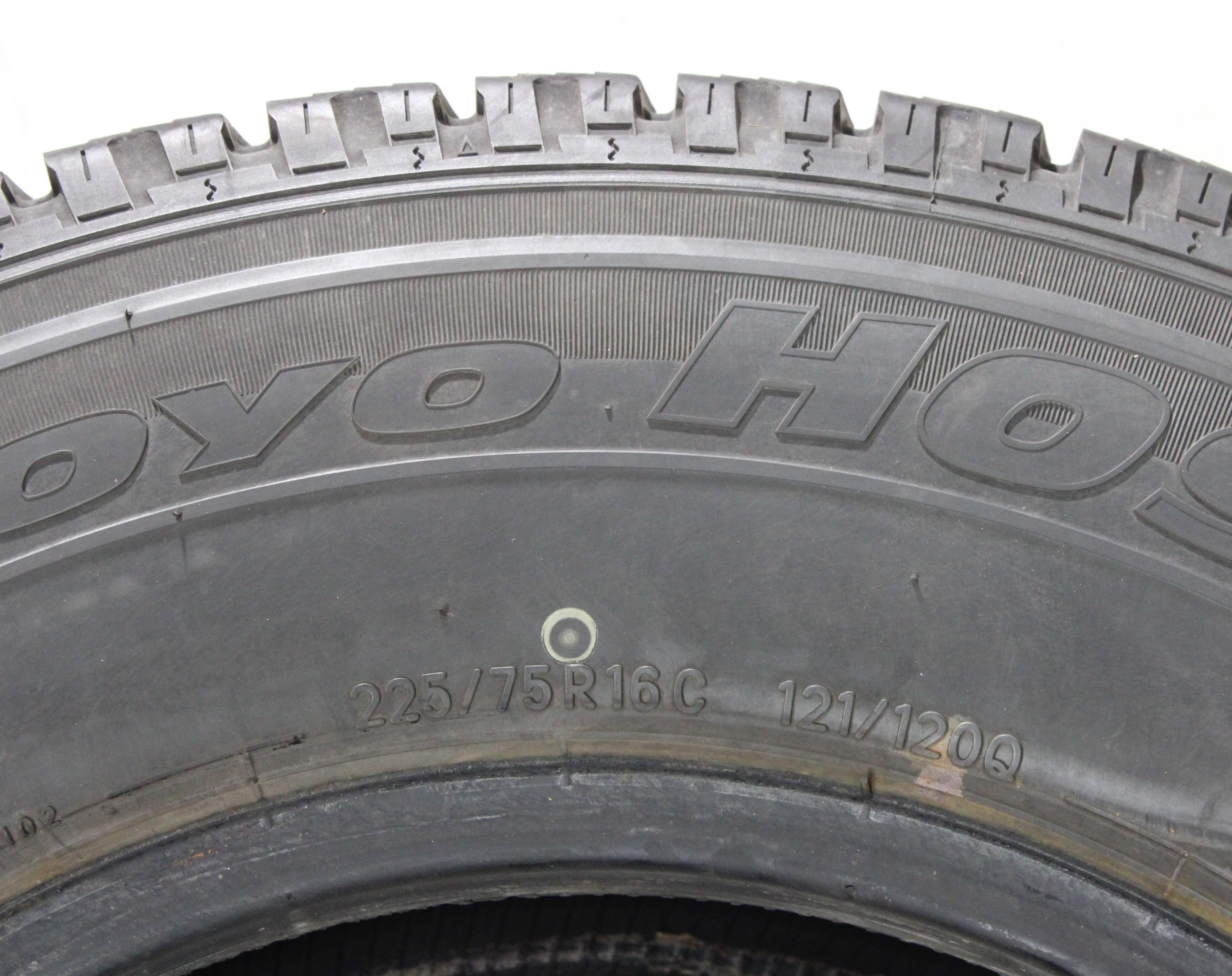 4 x 225/75R16C 121/120Q pneumatici invernali Toyo Winter H09 9-10mm 2016
