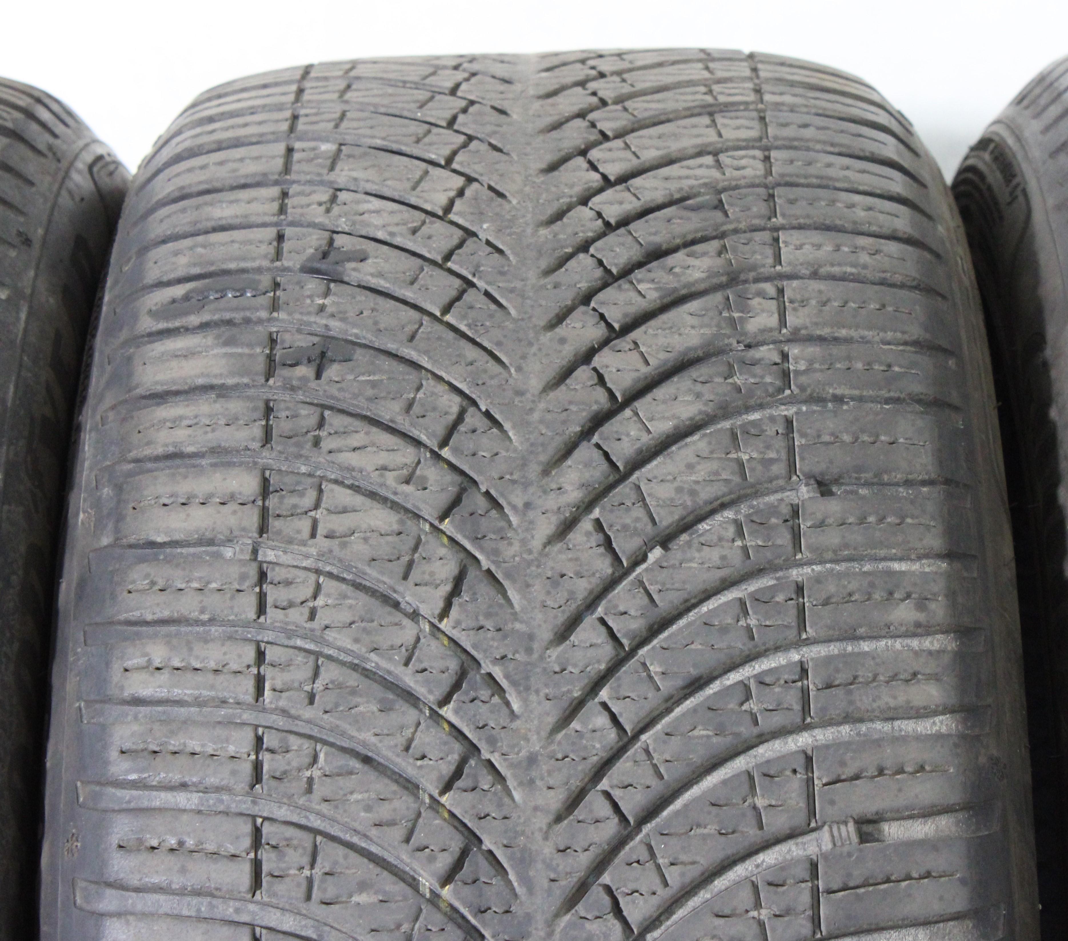 4 x 225/45R18 95W Ganzjahresreifen Goodyear Vector 4 Seasons GEN-3 2x4-4,5mm/1x5-5,5mm/1x6-6,5mm 2x2021/2x2022
