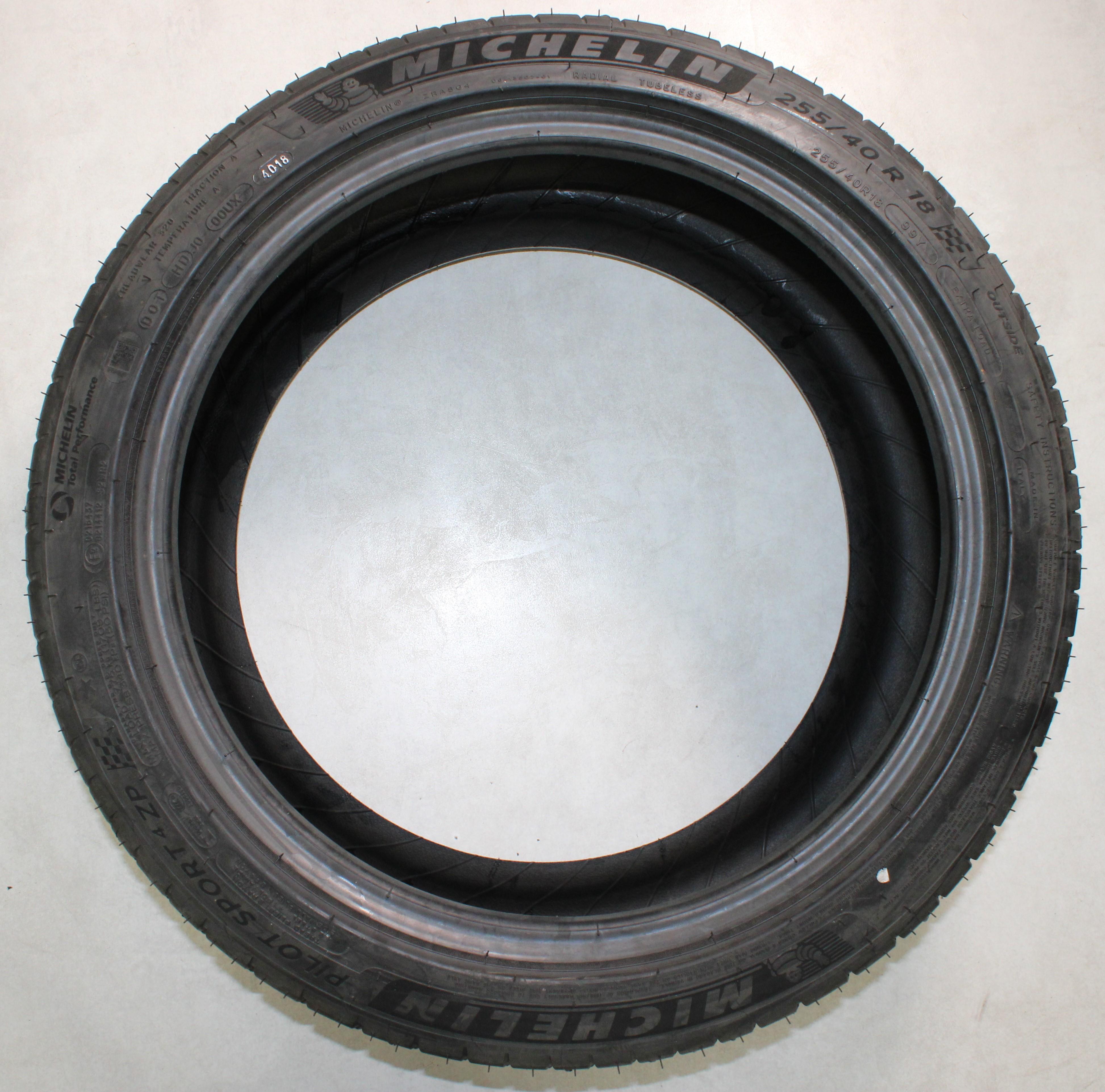 1 neumático de verano Michelin Pilot Sport 4 ZP Runflat 255/40R18 99Y con perfil completo, 2018 *
