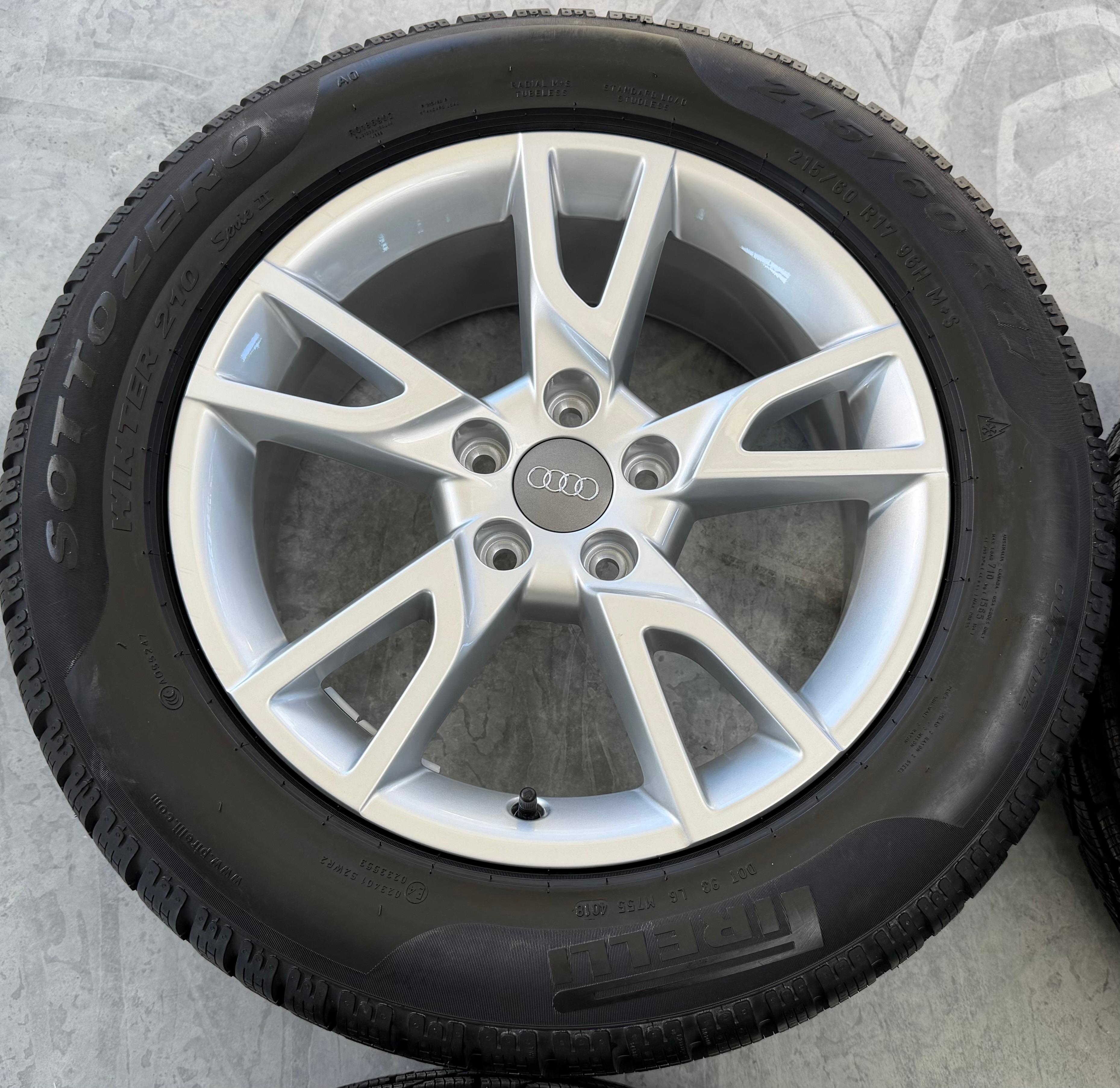 4 Original 17" Alu Winterräder Audi Q3 8U 8U0071497 215/60R17 96H Pirelli