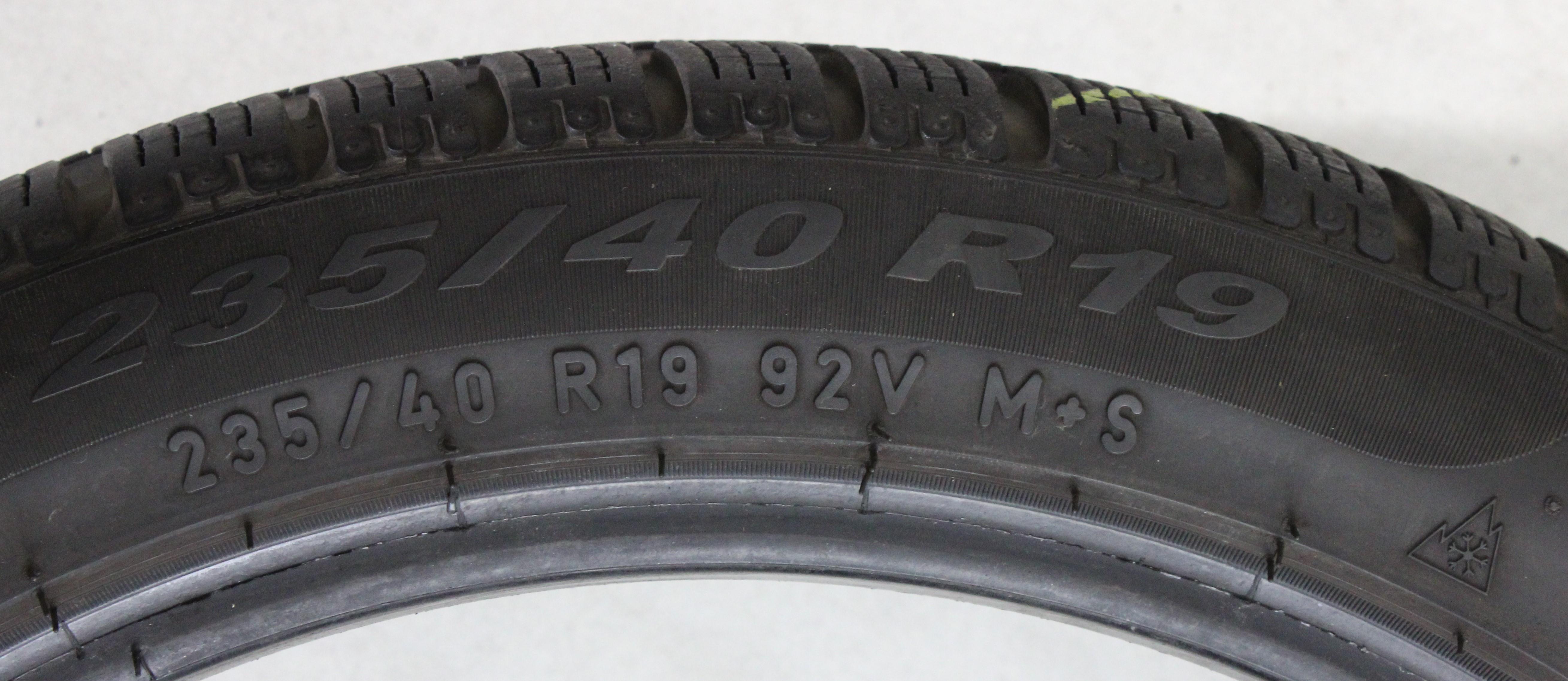 2 x 235/40R19 92V pneus hiver Pirelli Sottozero Winter 240 Série 2 N0 5,5-6mm 2019