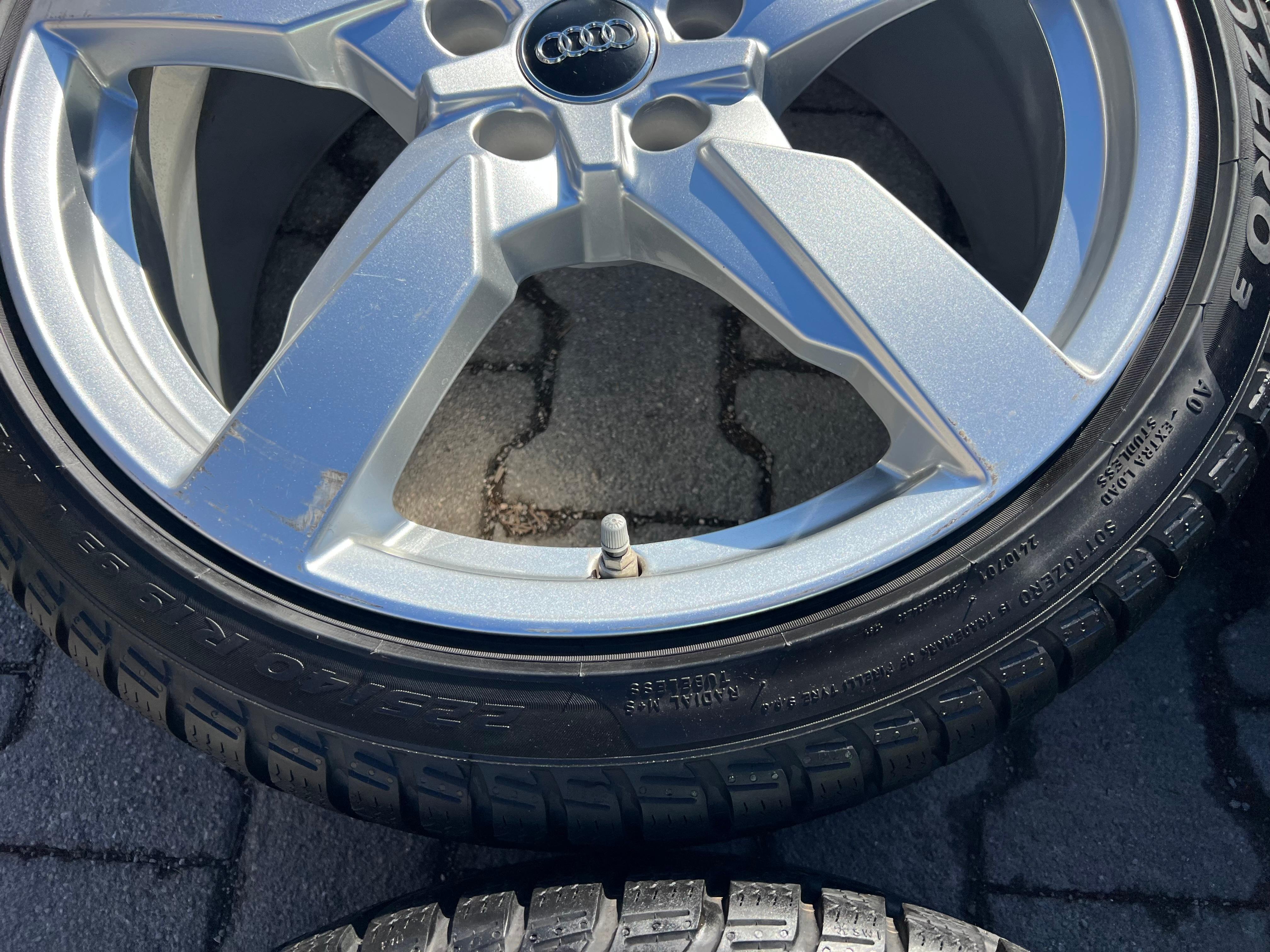 4 ORIGINAL 19" ALU WINTERRÄDER AUDI TT TTS 8S 8S0601025AG 225/40R19 93V PIRELLI
