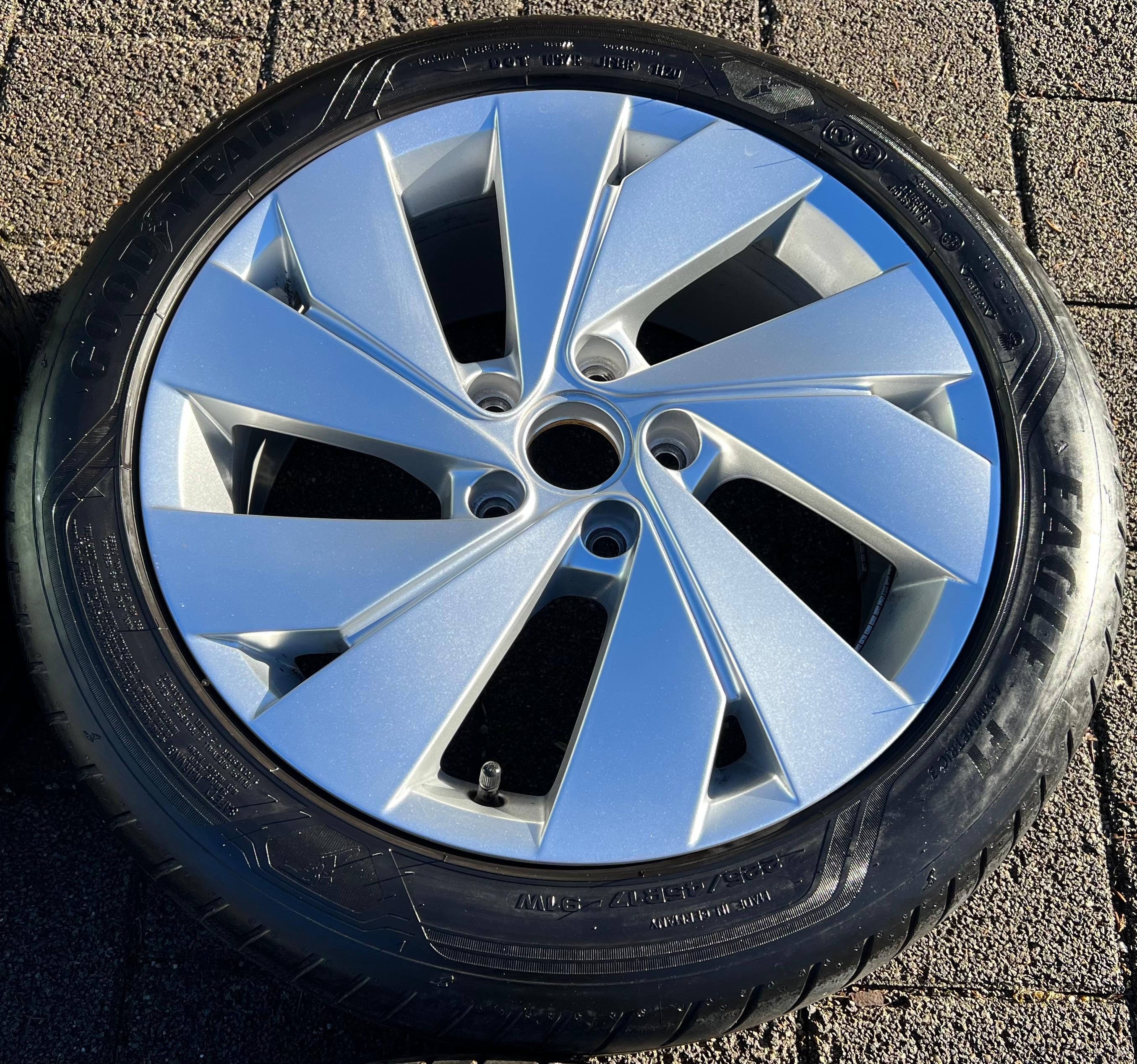 4 CERCHI ESTIVI IN ALLUMINIO ORIGINALI DA 17" VW GOLF 8 VIII 225/45R17 91W GOODYEAR BELMONT CONSEGNA GRATUITA