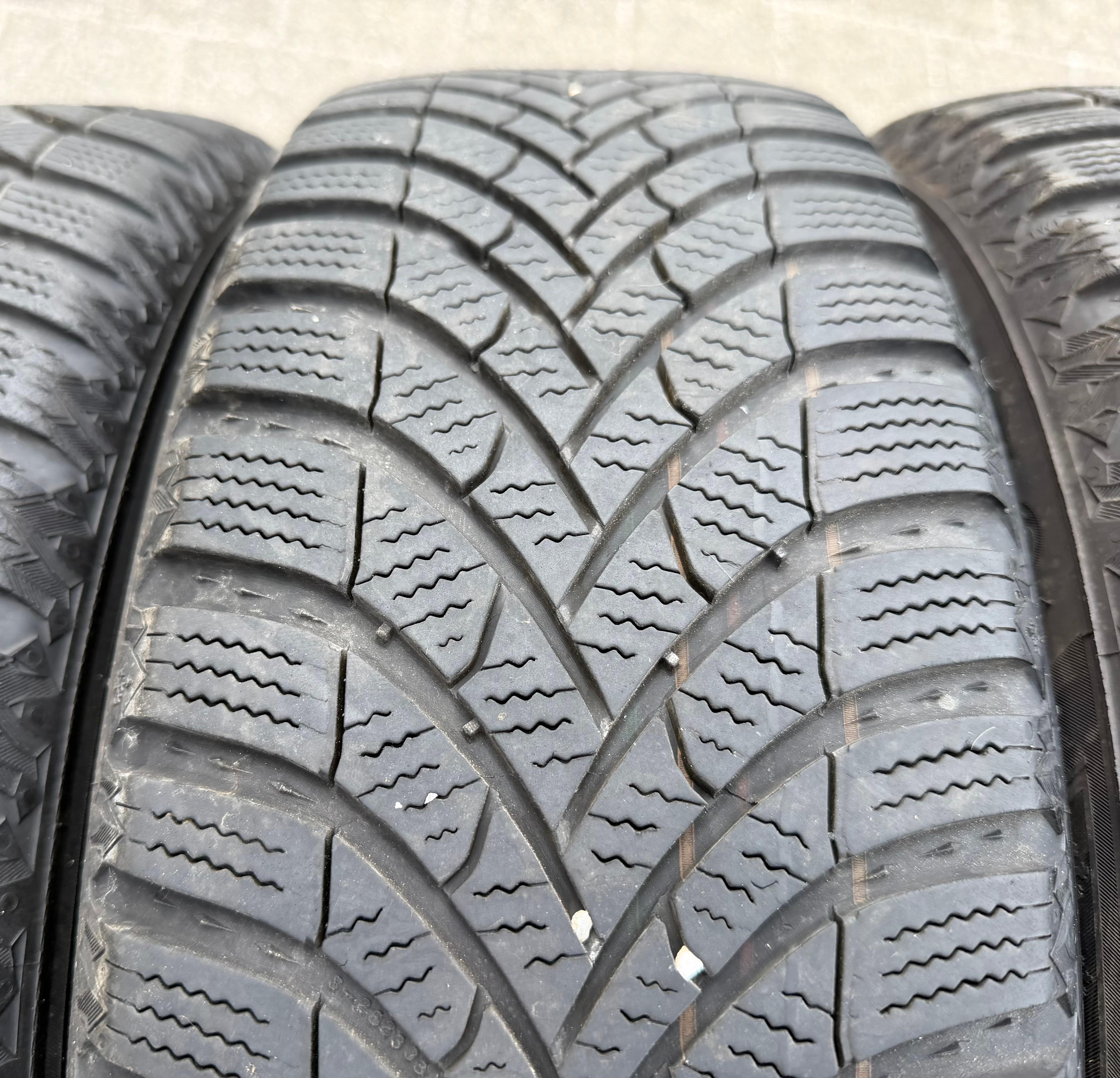 4 roues hiver d’origine Smart 453 165/65R15 81T 185/60R15 84T Semperit RDKS