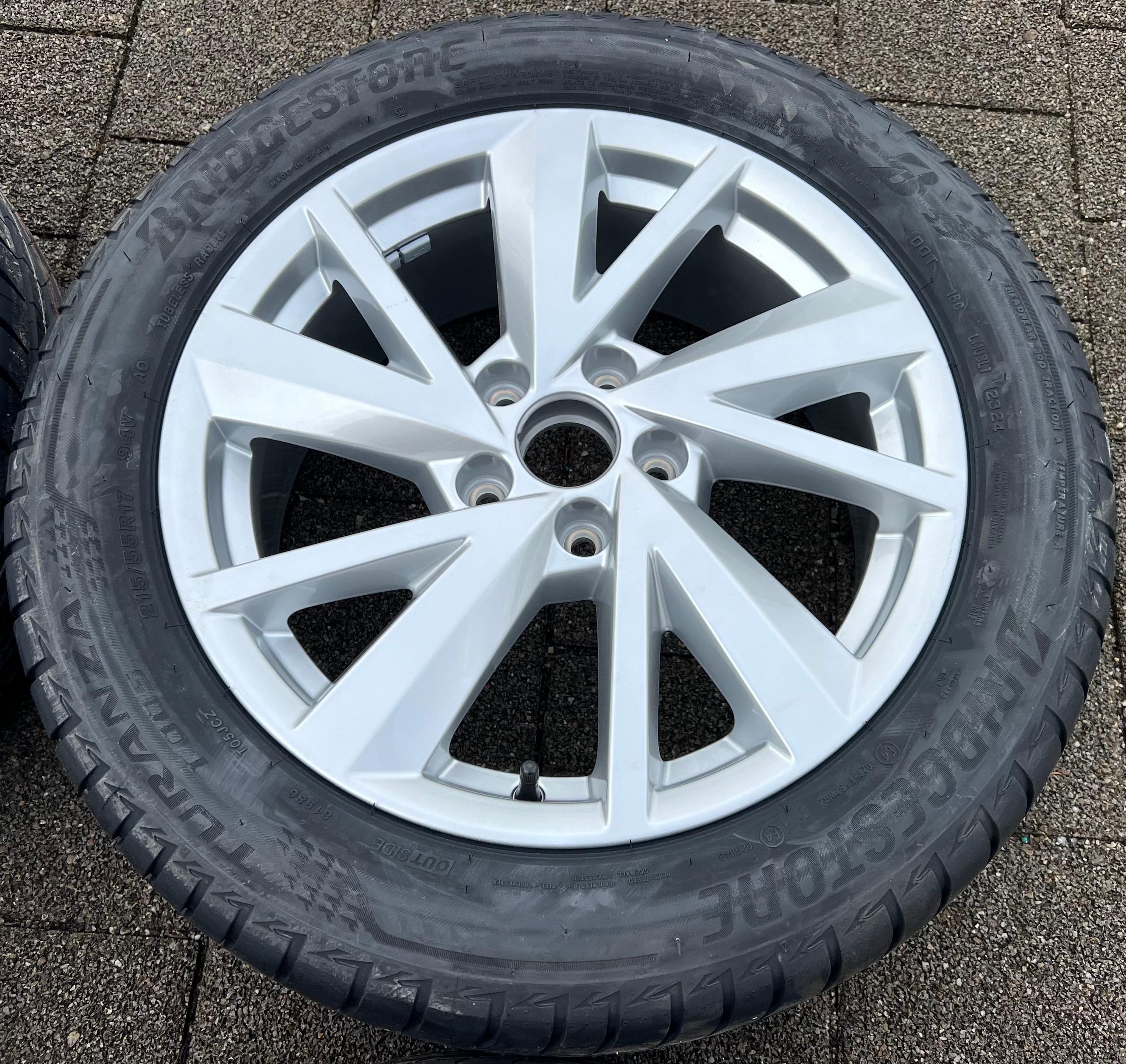 4 ORIGINAL 17" ALU SOMMERRÄDER AUDI Q2 215/55R17 94V BRIDGESTONE 2024 NEU FREIHAUS