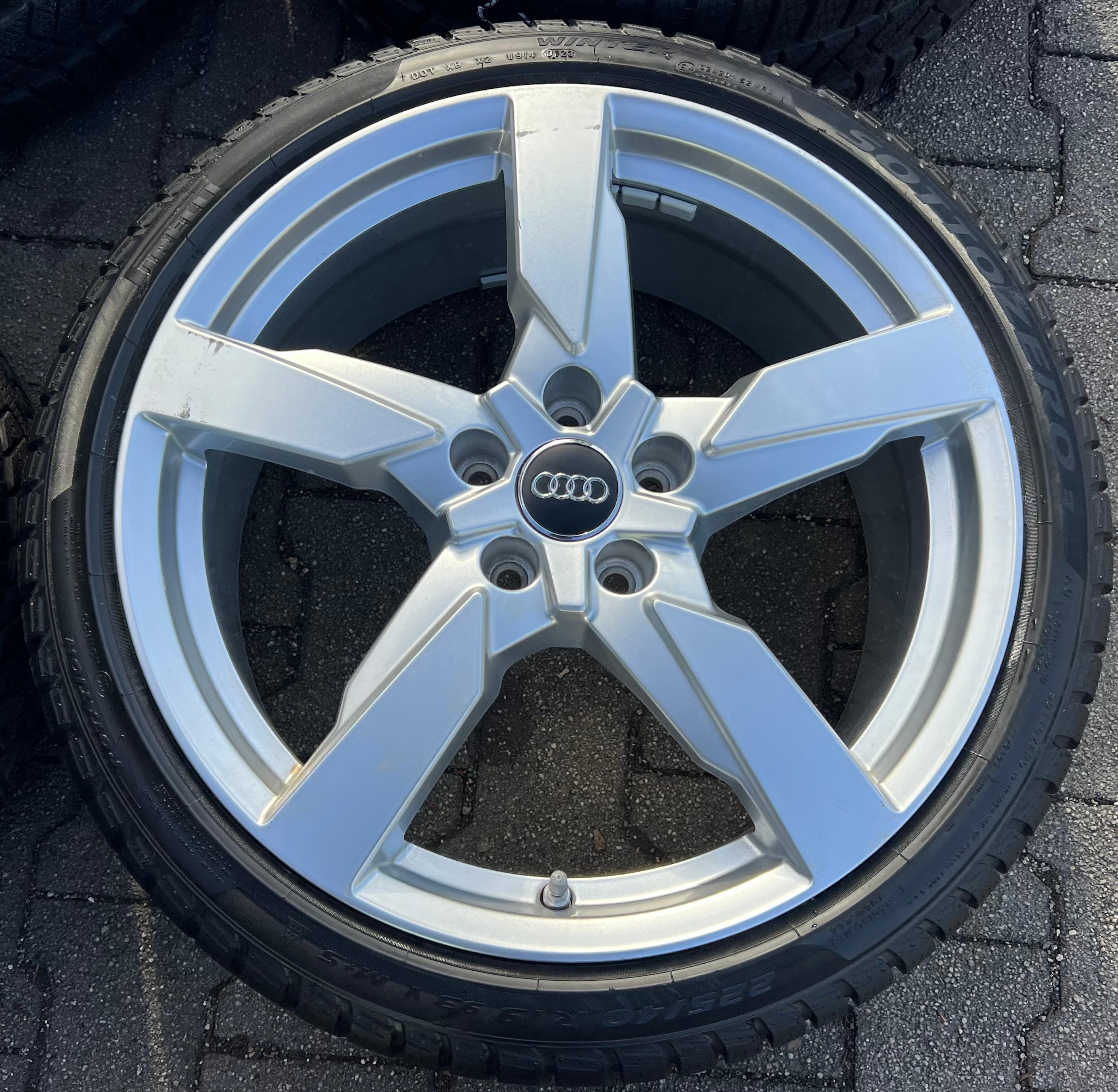 4 ORIGINAL 19" ALU WINTERRÄDER AUDI TT TTS 8S 8S0601025AG 225/40R19 93V PIRELLI