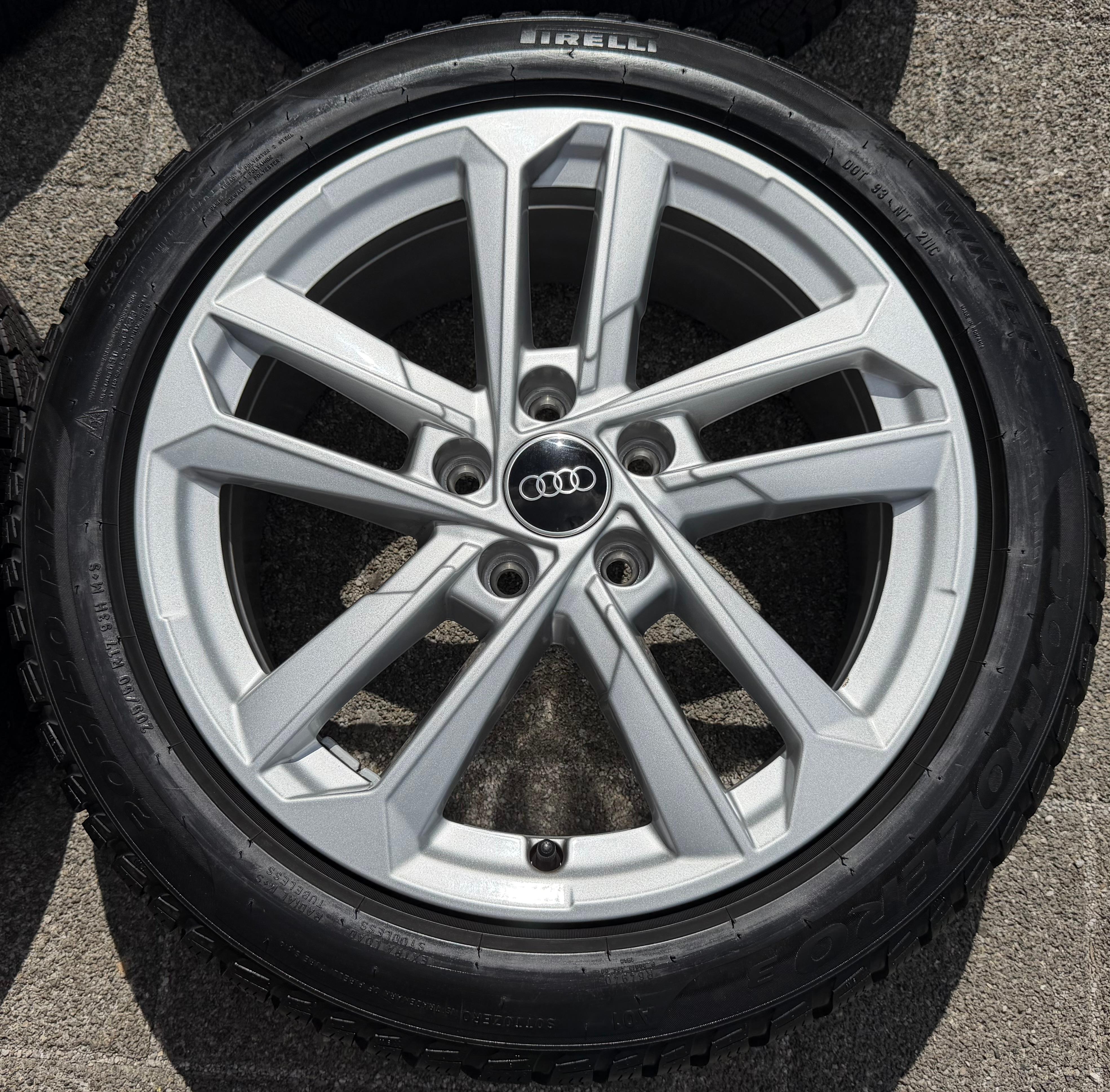 4 ruote in lega originali da 17" invernali Audi A3 S3 8Y 8Y0601025L 205/50R17 93H Pirelli