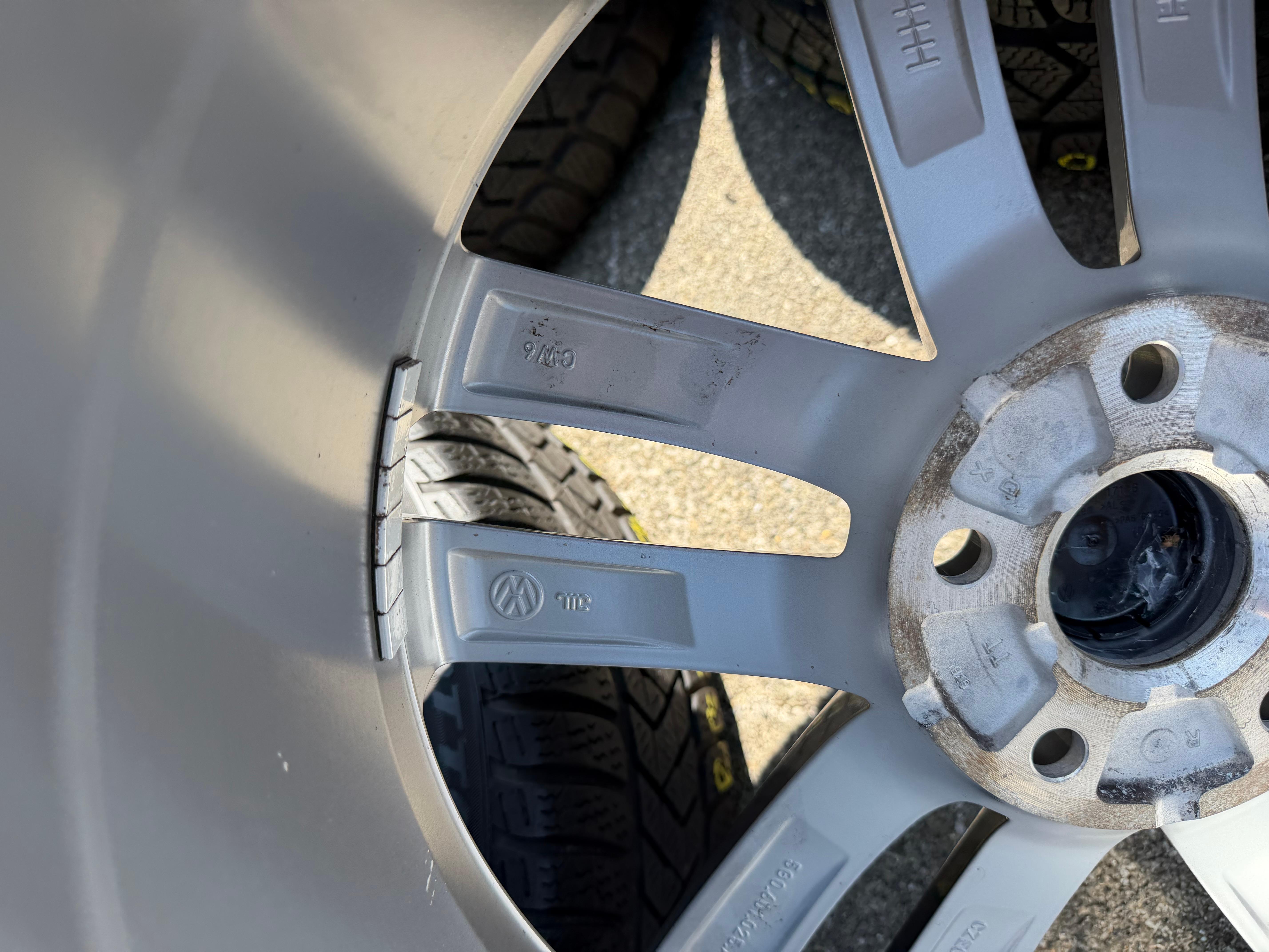 4 Original 18" Alu Winterräder VW Golf VII 7 AU 225/40R18 92V Salvador 5G0601025AF