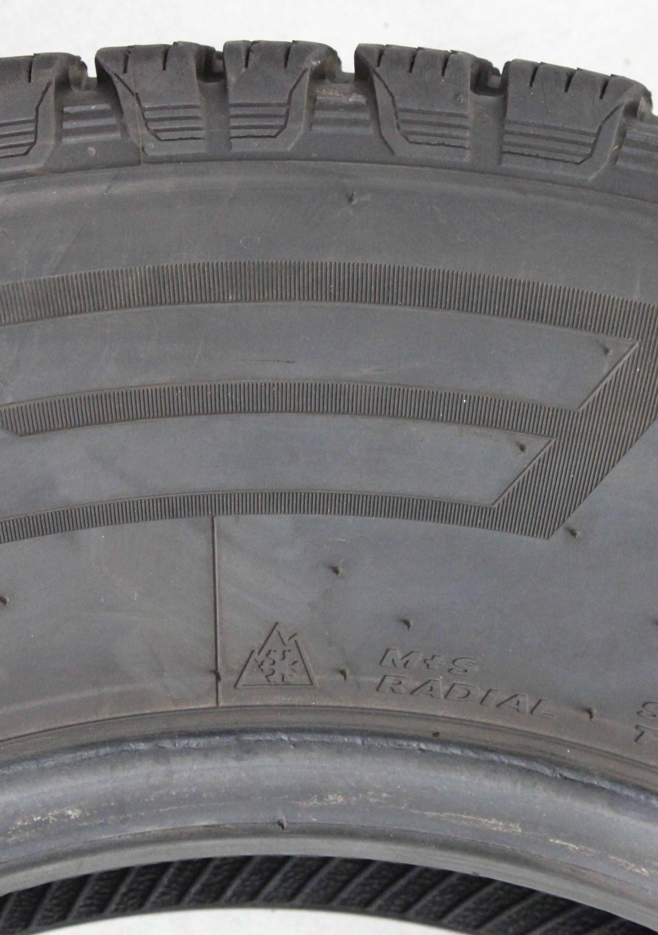 2 x 225/75R16C 121/120R Winterreifen Hankook Winter I*Cept LV 1x7-7,5mm/1x8-8,5mm 2025