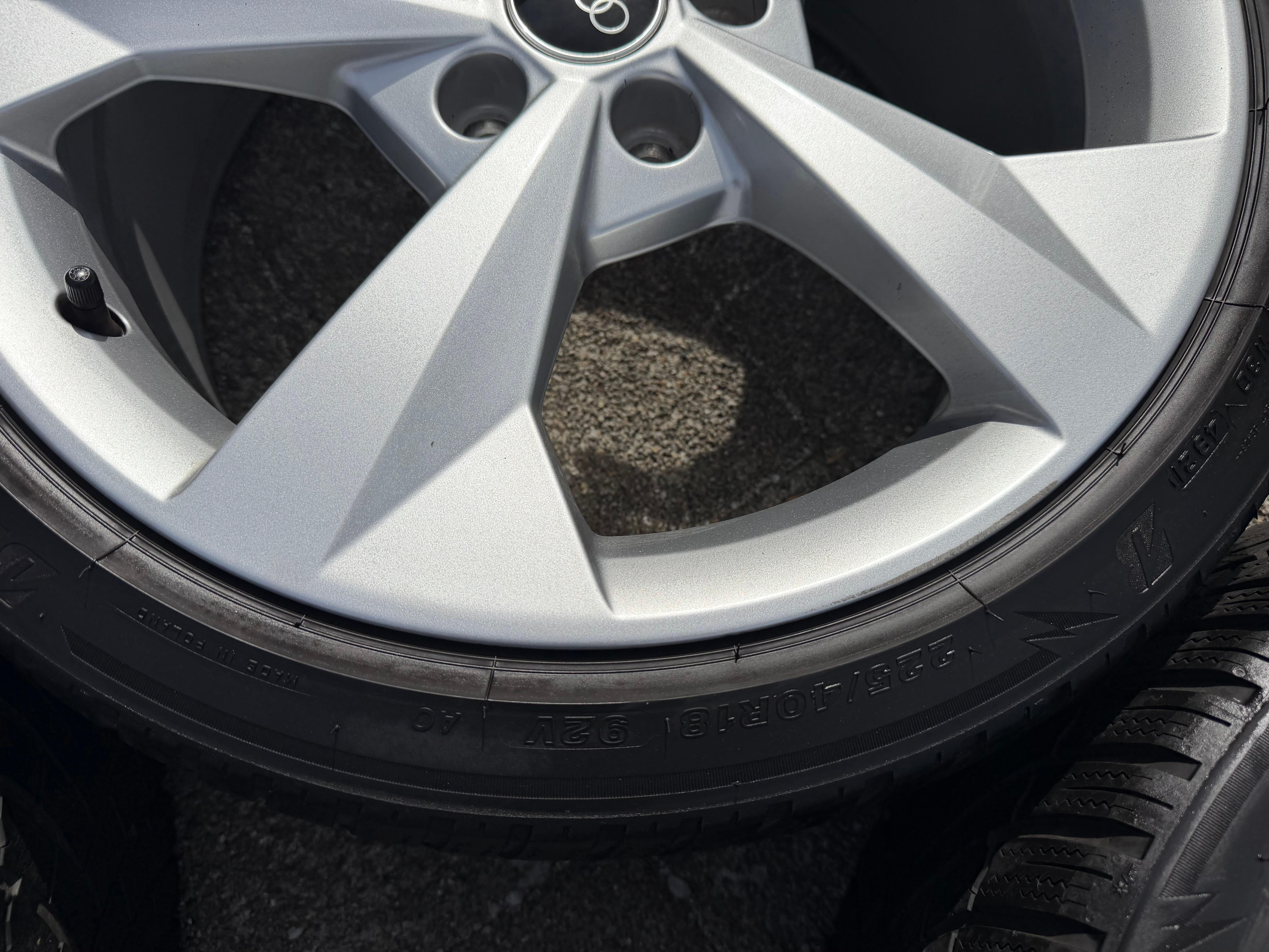 4 Original 18" Alufelgen Felgne Audi A3 S3 8Y 8Y0601025J 8x18 ET46