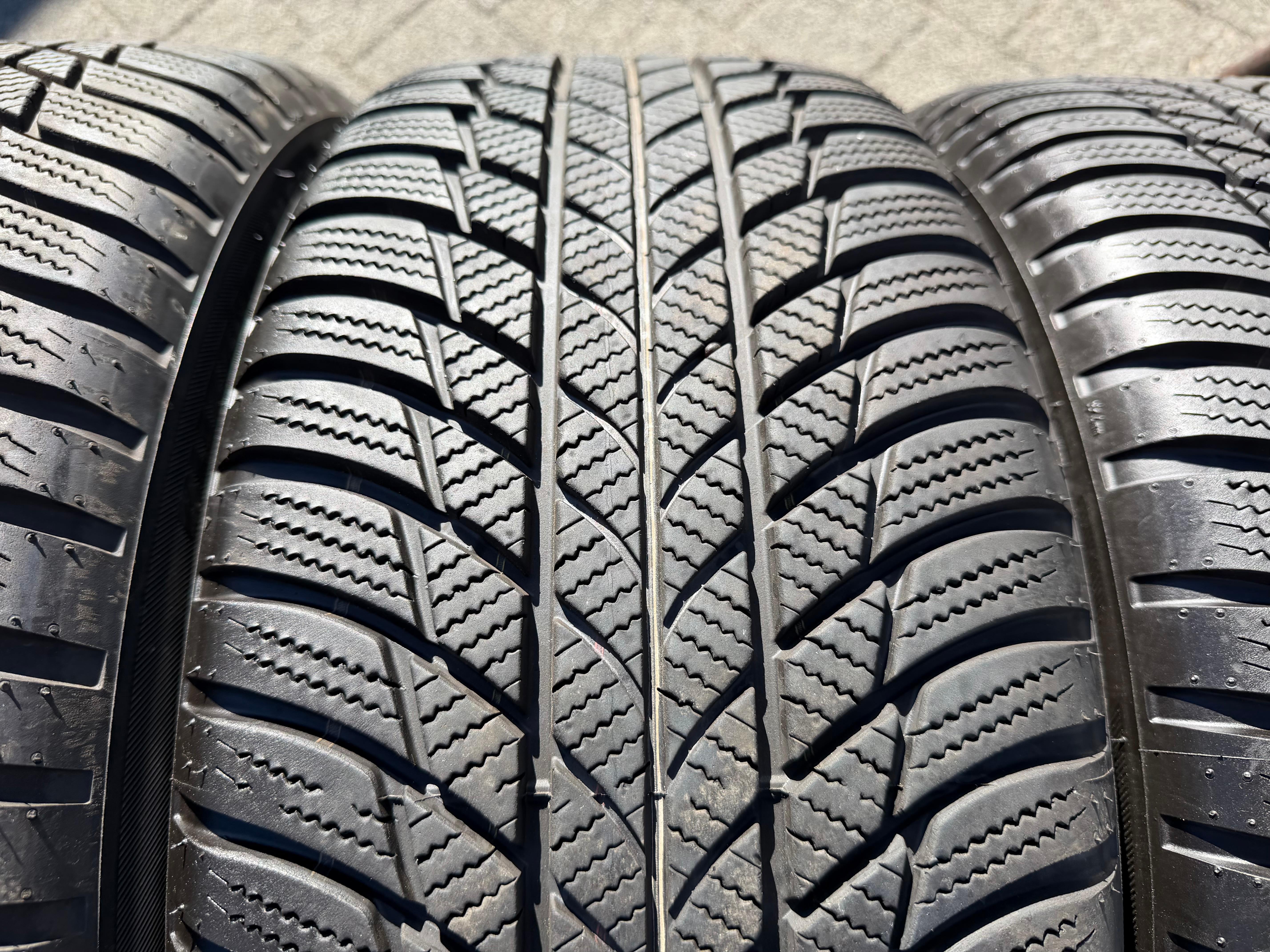 4 ruote in lega originali da 17" invernali Audi A5 F5 8W 225/50R17 98H 8W0601025AE Bridgestone