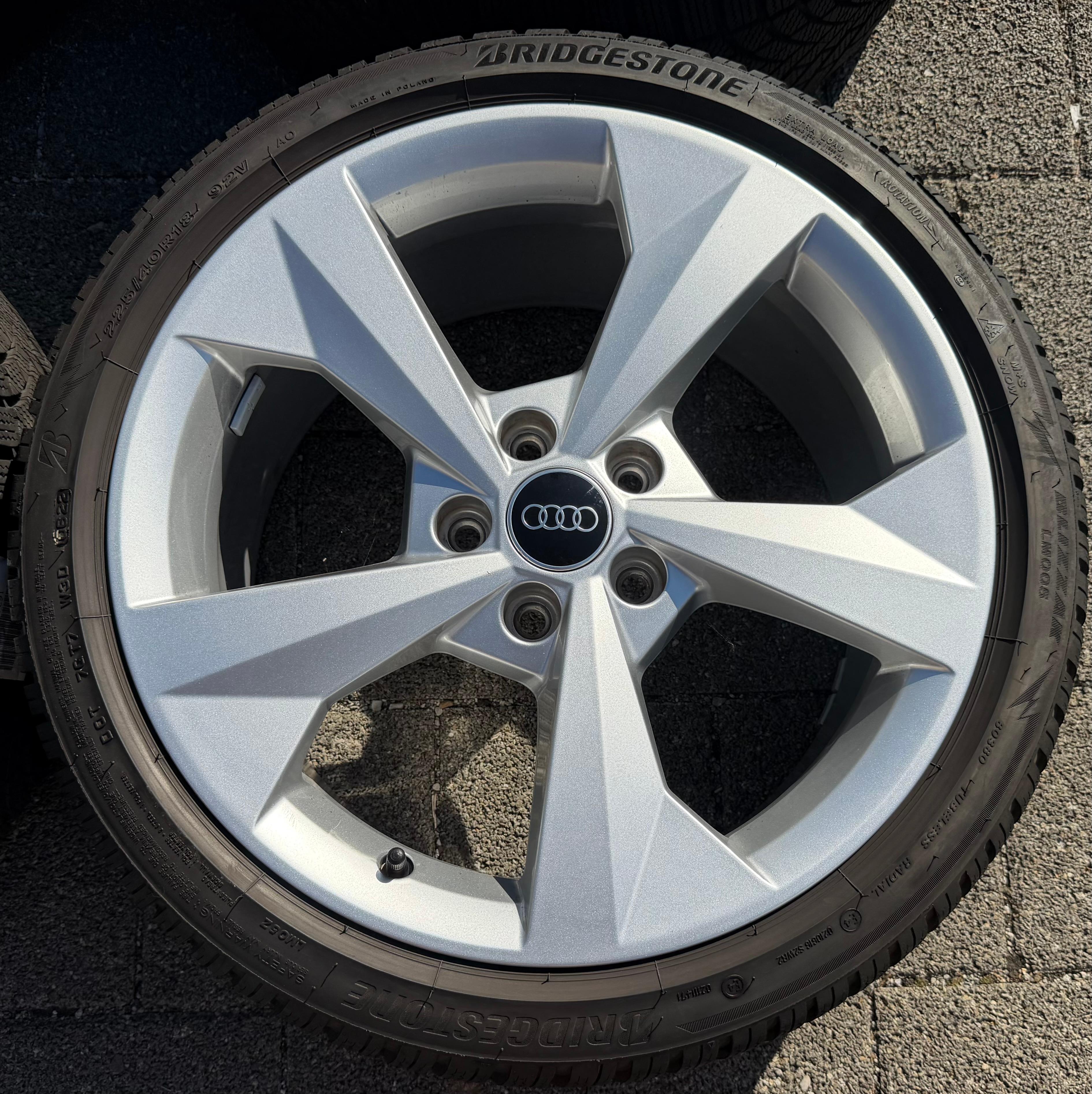 4 Original 18" Alu Winterräder Audi A3 S3 8Y 8Y0601025J 225/40R18 92V Bridgestone 2022