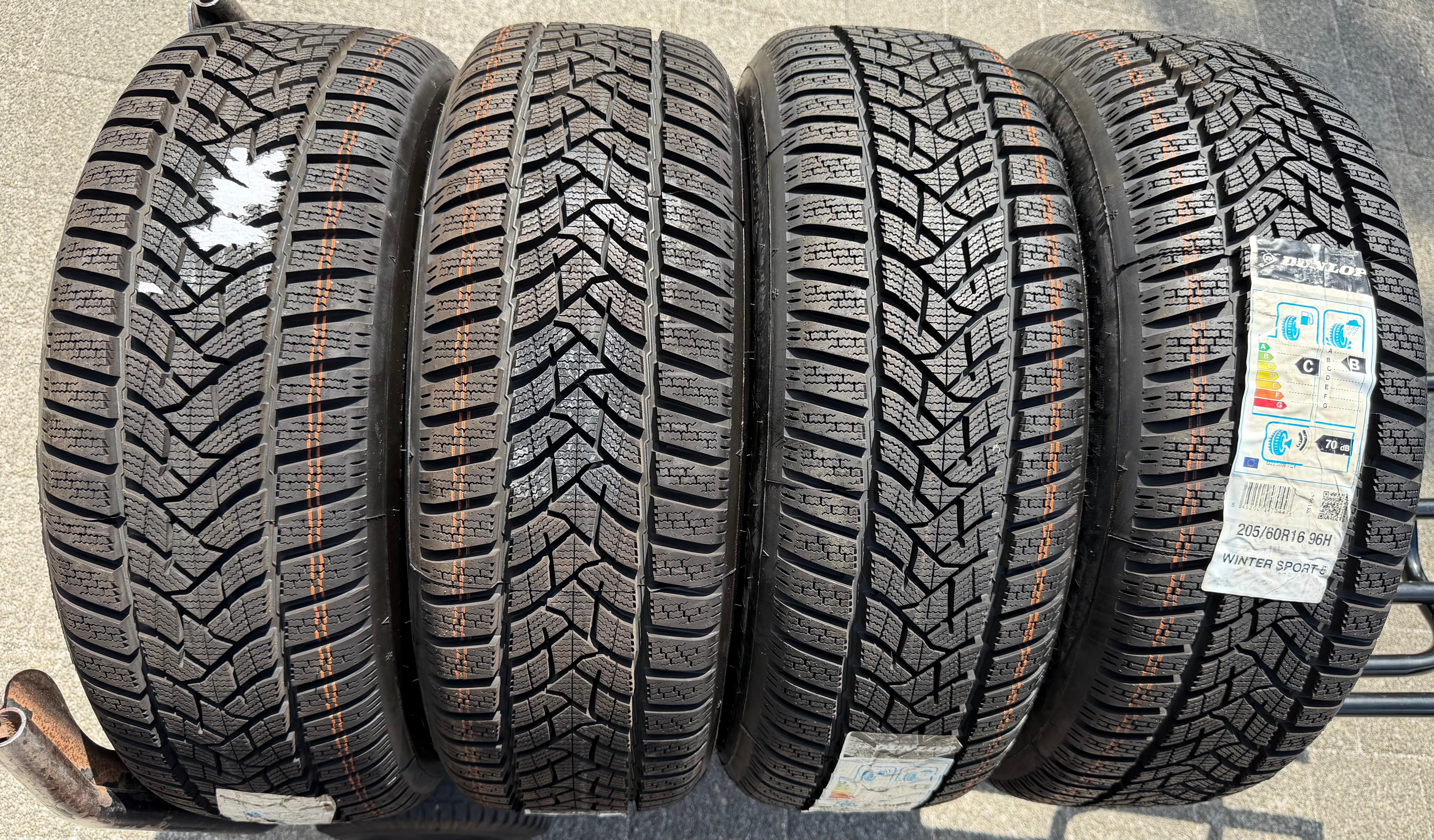 4 WINTERBANDEN VW TOURAN II 5T 205/60R16 96H 5QA601027/B DUNLOP GRATIS VERZENDING