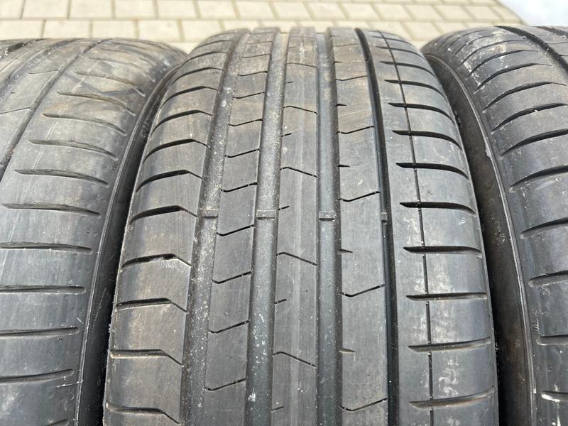4 x 225/45R19 96Y zomerbanden Pirelli Pzero PZ4 2x 6,5-7mm en 2x 5,5-6mm 2021