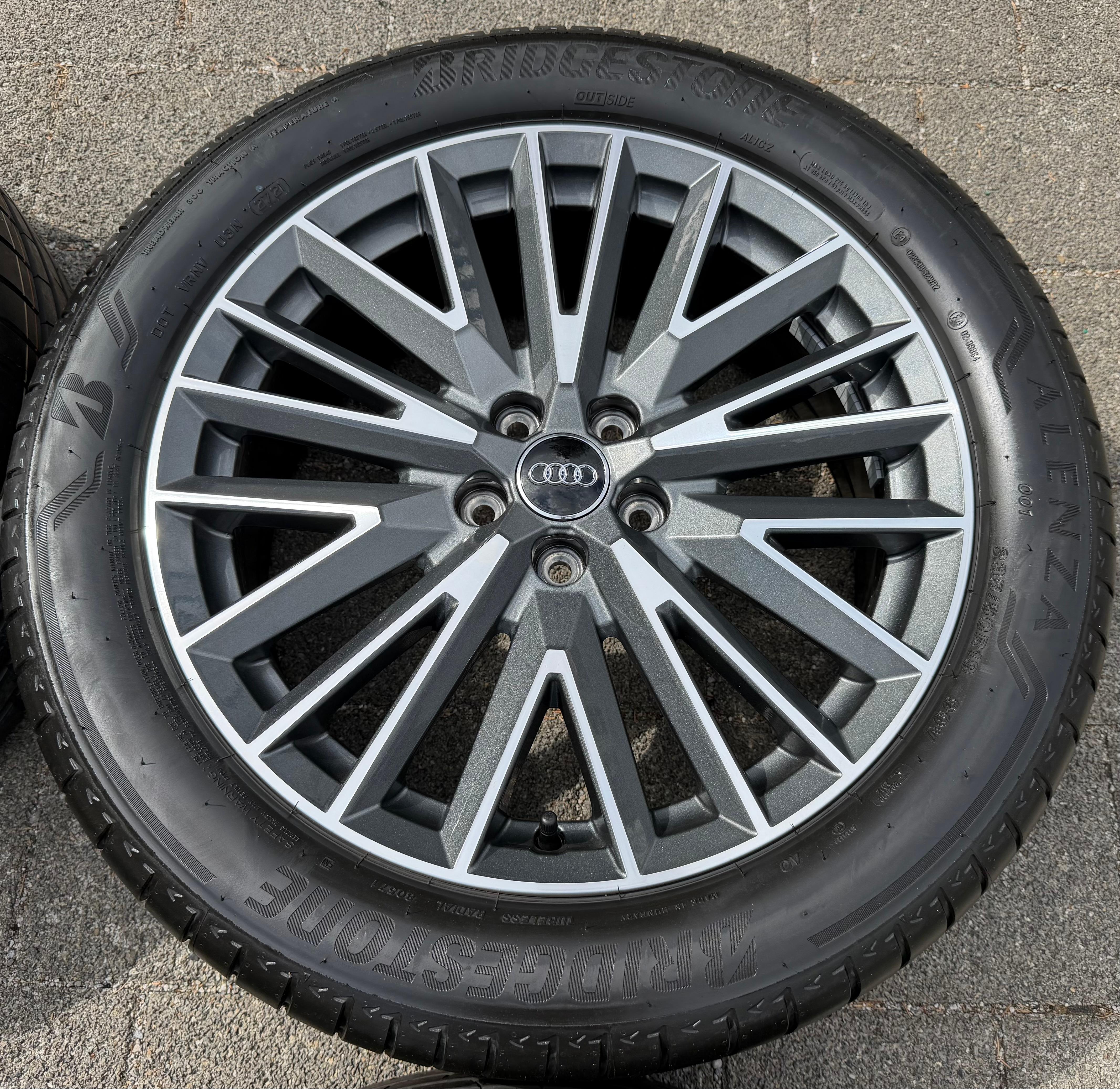 4 originele 19-inch aluminium zomerwielen voor Audi Q3 F3B 83A 83A601025L 235/50R19 99V Bridgestone