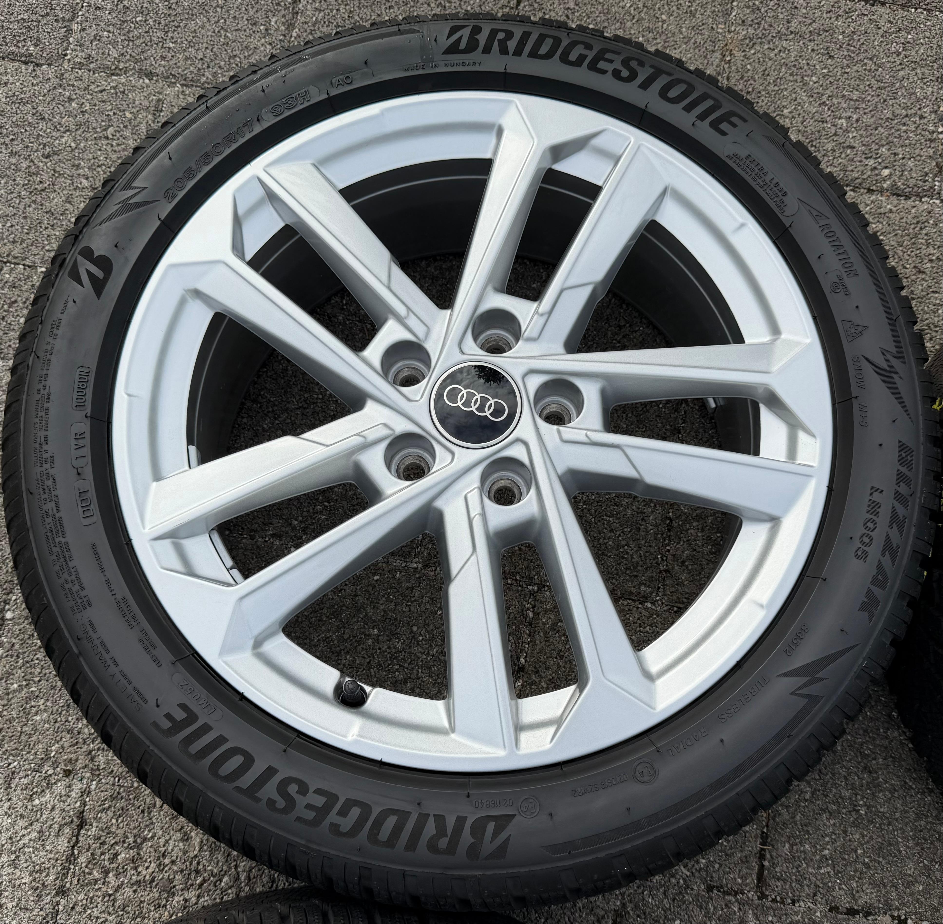 4 Original 17" Alu Winterräder Audi A3 S3 8Y 8Y0601025L 205/50R17 93H Bridgestone 2022