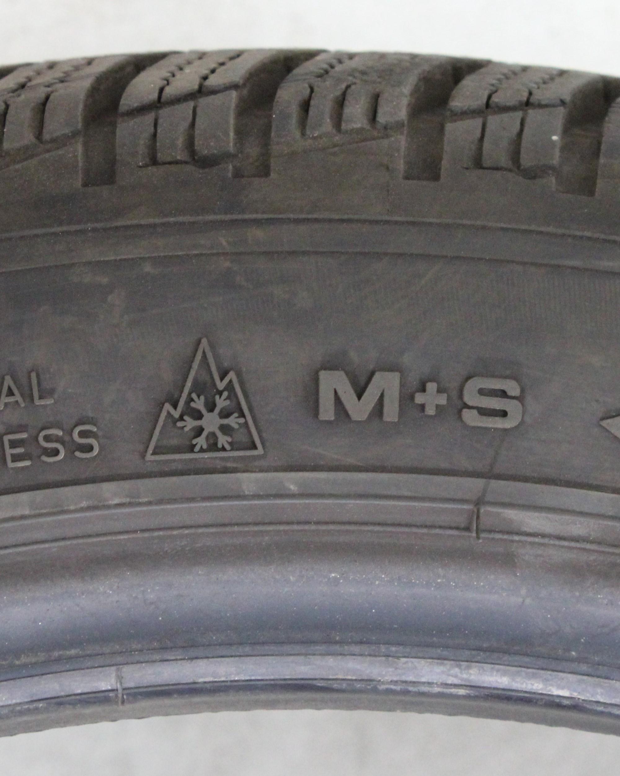 1 x 245/40R19 98V Winterreifen Goodyear Ultra Grip Performance 3 7mm 2025 XL