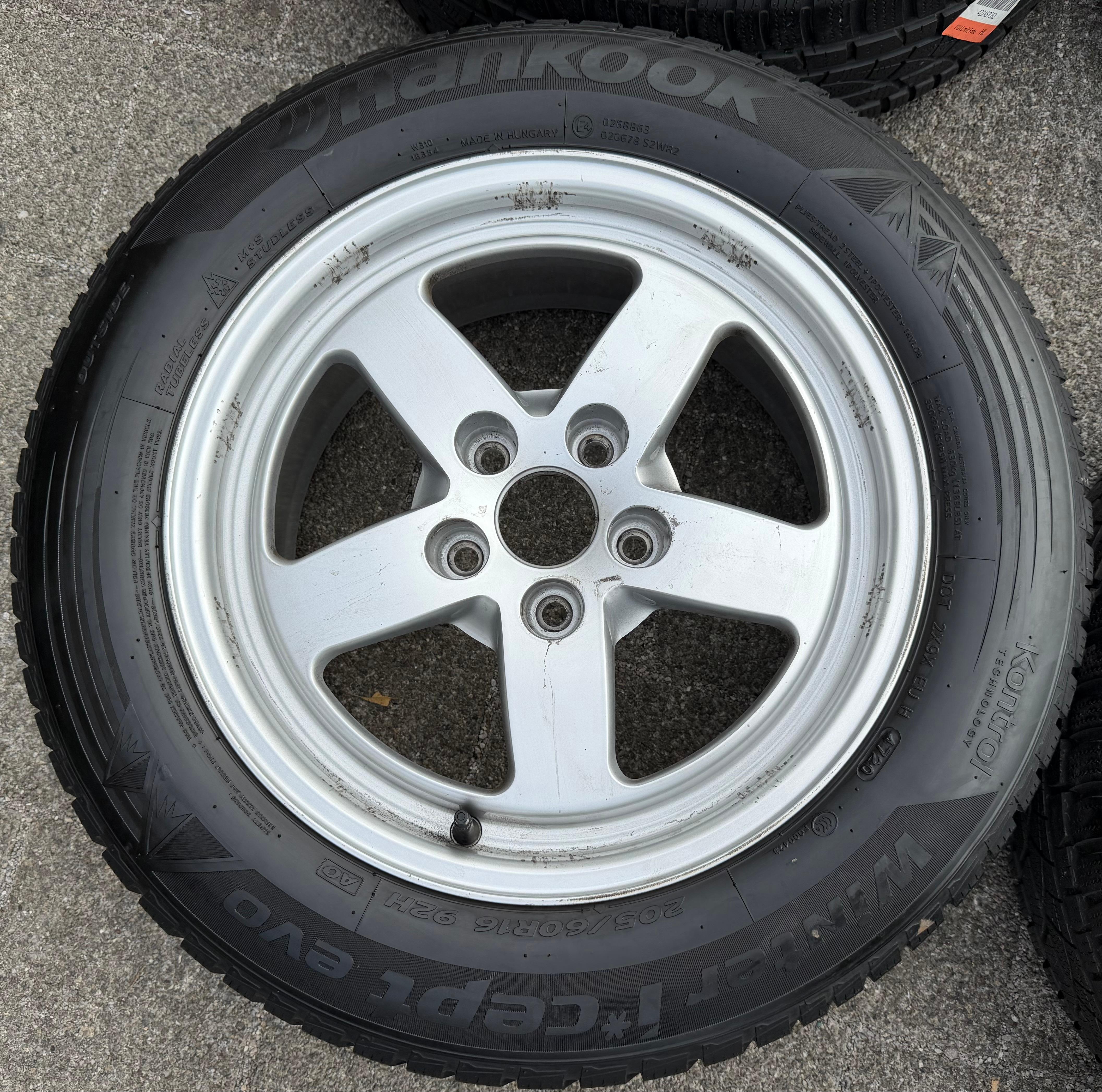 4 Original Alu Winterräder Audi A4 B9 8W 205/60R16 92H 8W0601025 Hankook