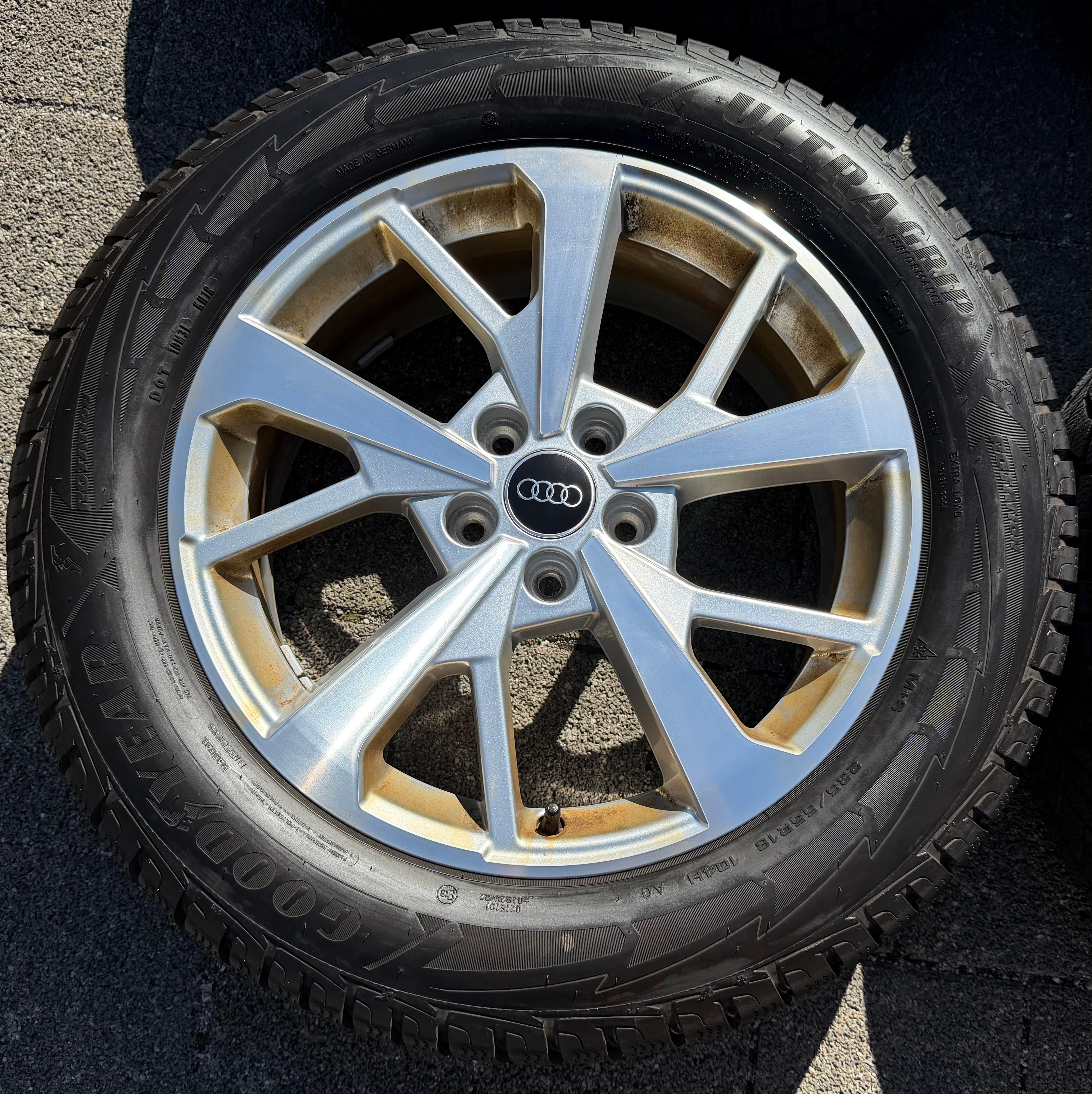4 Original 18" Alu Winterräder Audi Q3 F3 83A 83A601025J 235/55R18 104H Goodyear