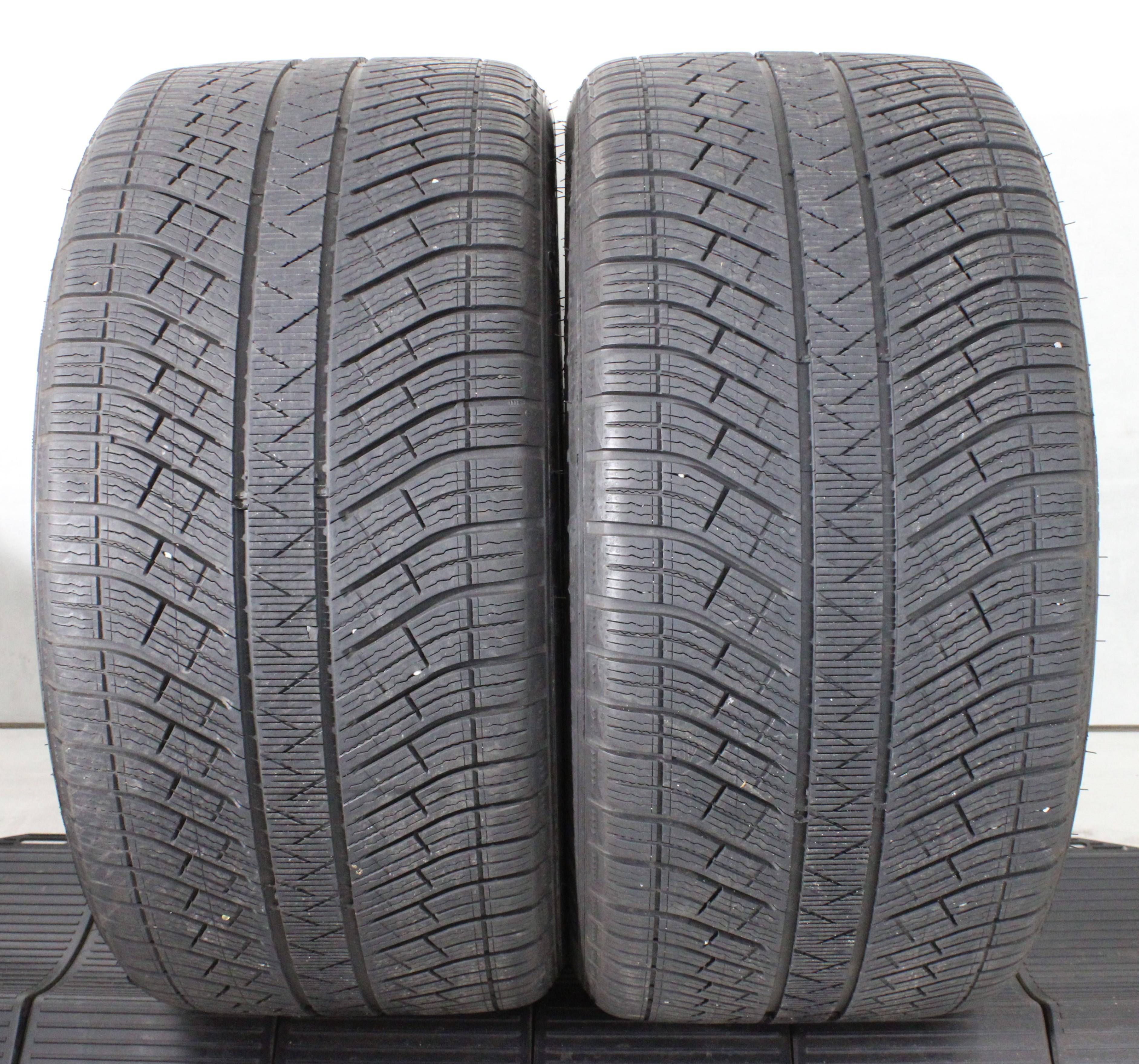 2 x 305/35R21 109V Winterreifen Michelin Pilot Alpin 5 SUV N0 in der Mitte 5-5,5mm und auf den Schultern 6mm. 2023 XL