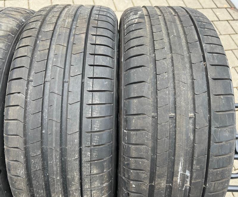 4 x 225/45R19 96Y zomerbanden Pirelli Pzero PZ4 2x 6,5-7mm en 2x 5,5-6mm 2021